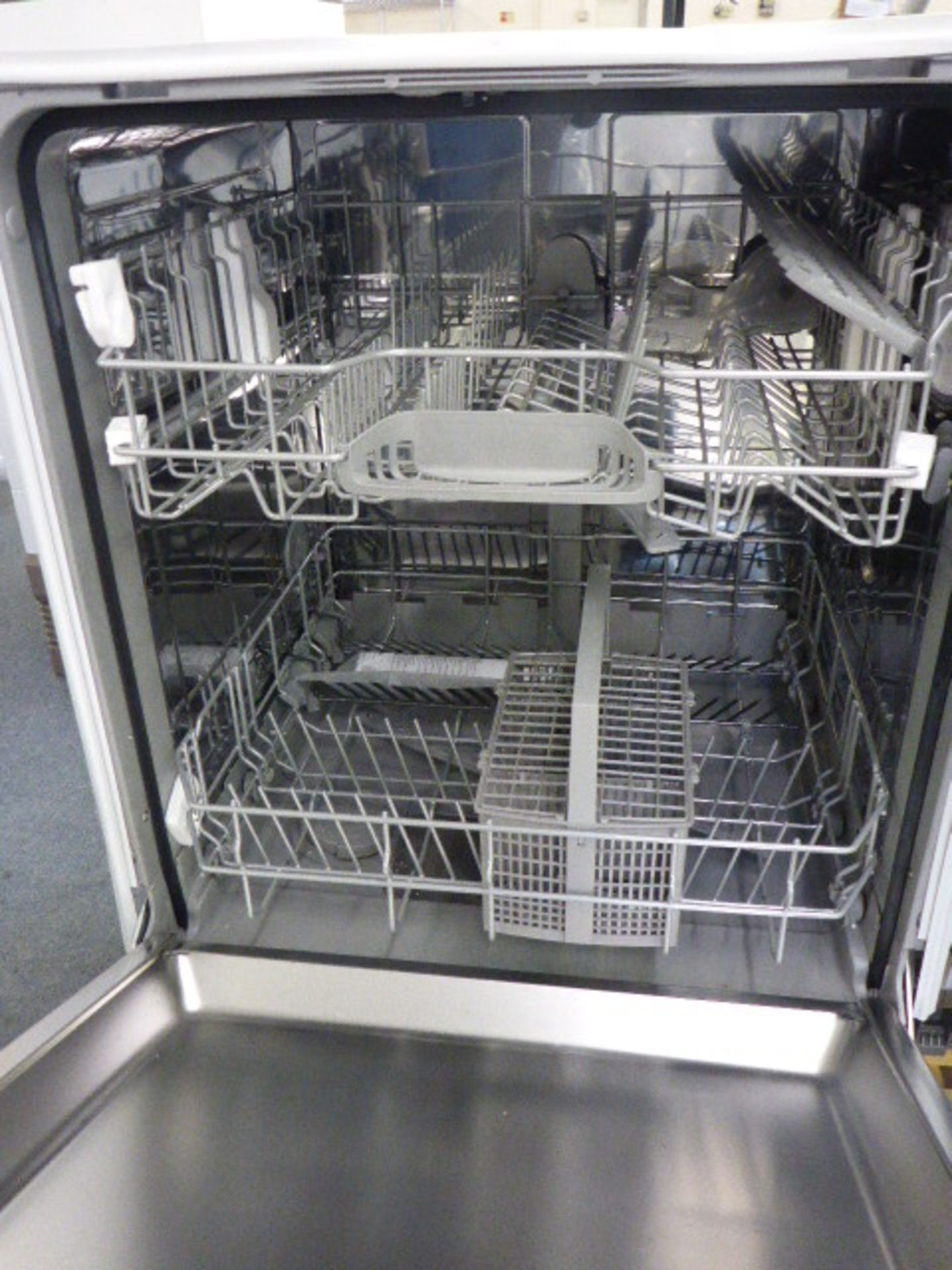 SMV40C30GBB Bosch Dishwasher fully integrated 60cm - Image 2 of 2