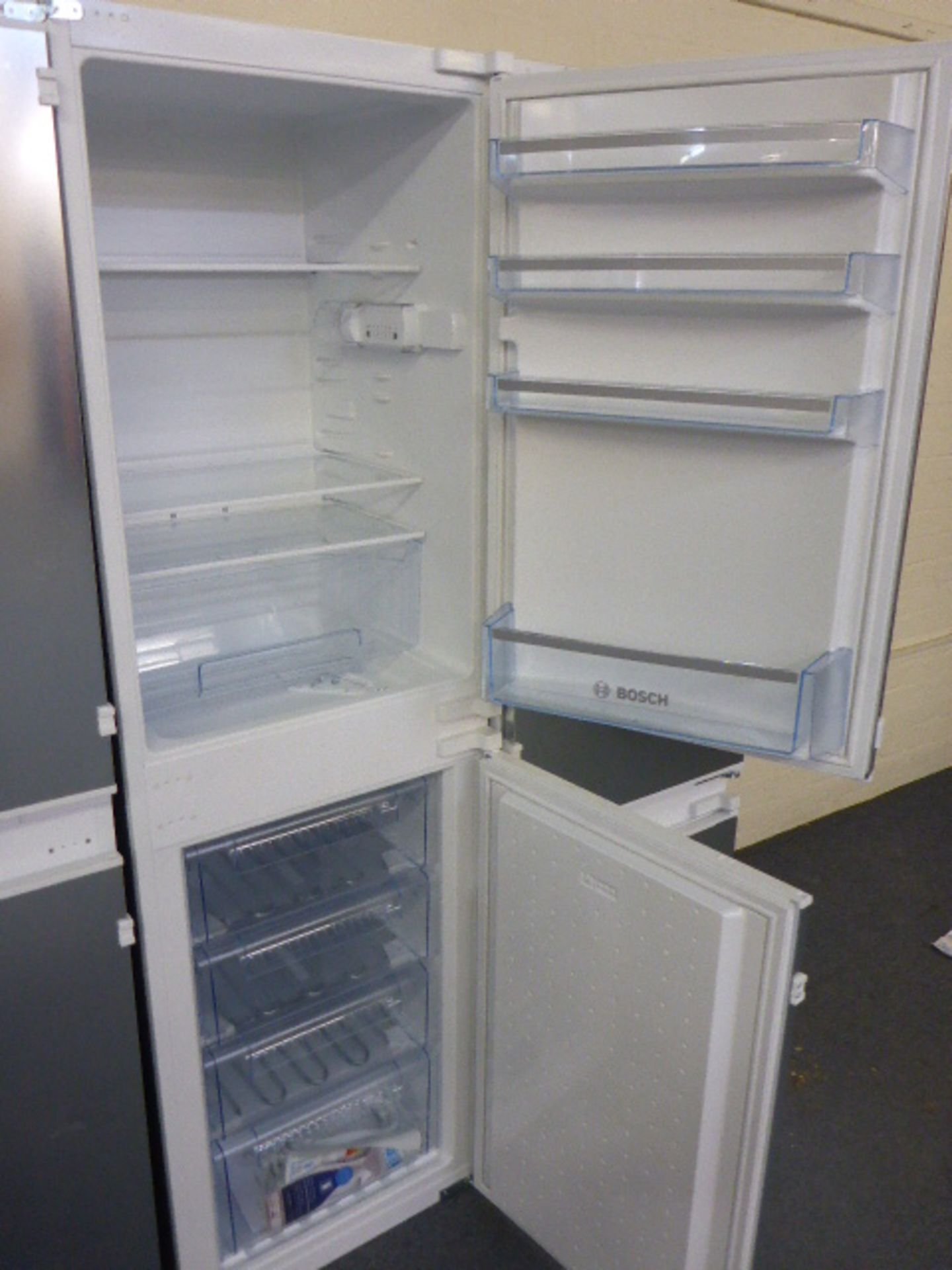 KIV32X23GBB Bosch Built-in automatic fridge-freezer - Image 2 of 2