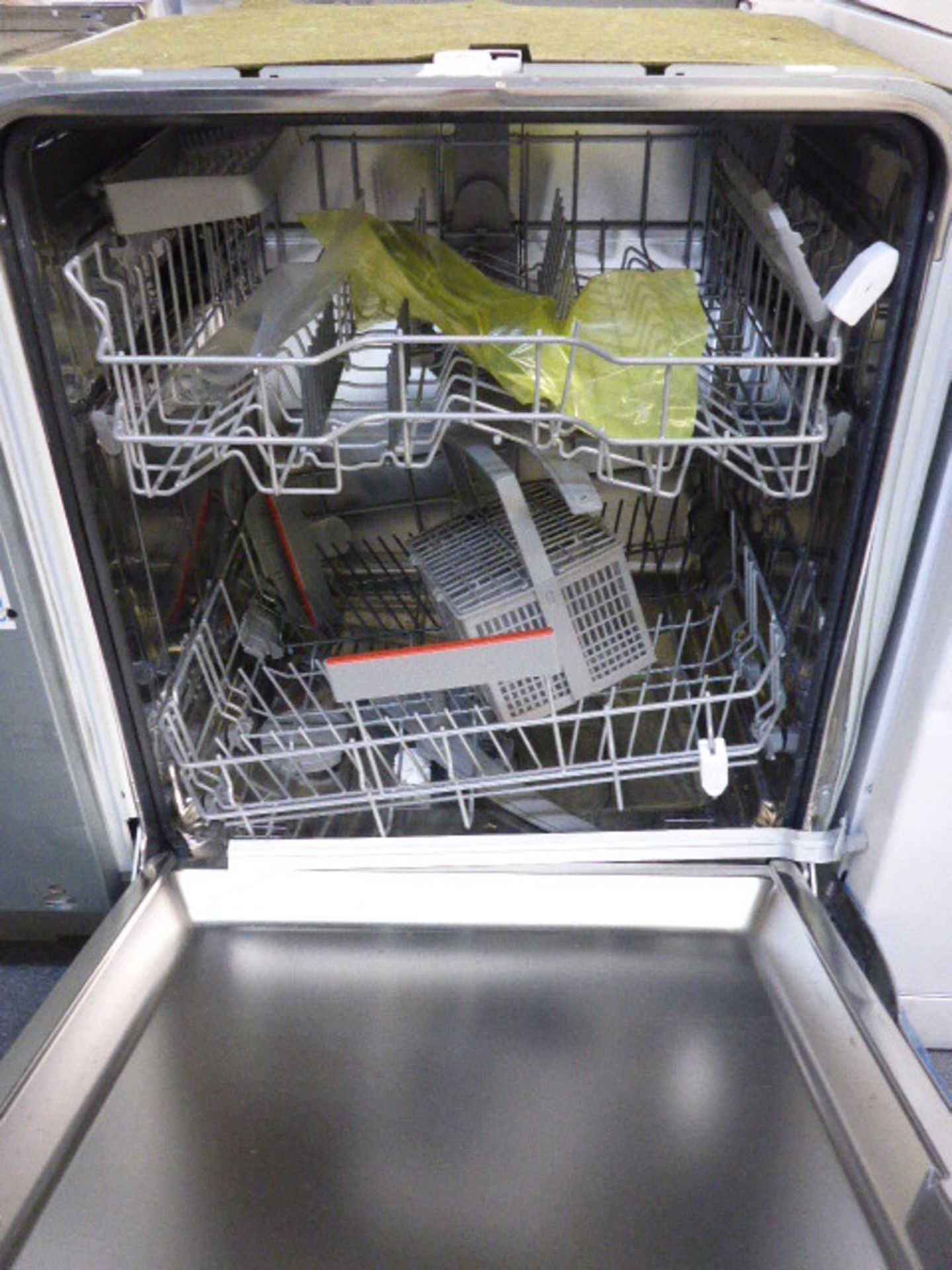 SMV46JX00GB Bosch Dishwasher fully integrated - Image 2 of 2