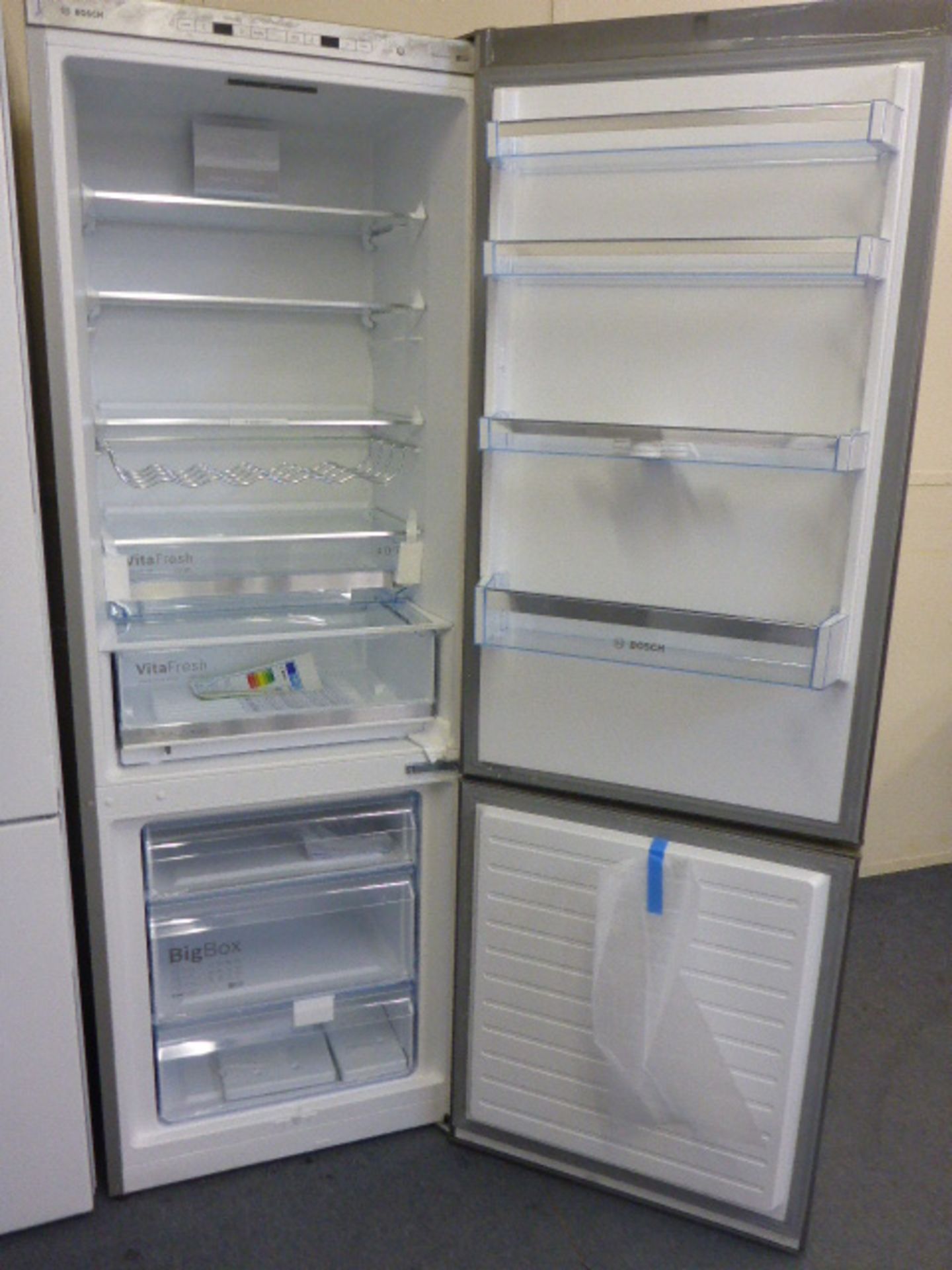 KGE49VI4AGB Bosch Free-standing fridge-freezer - Image 2 of 2