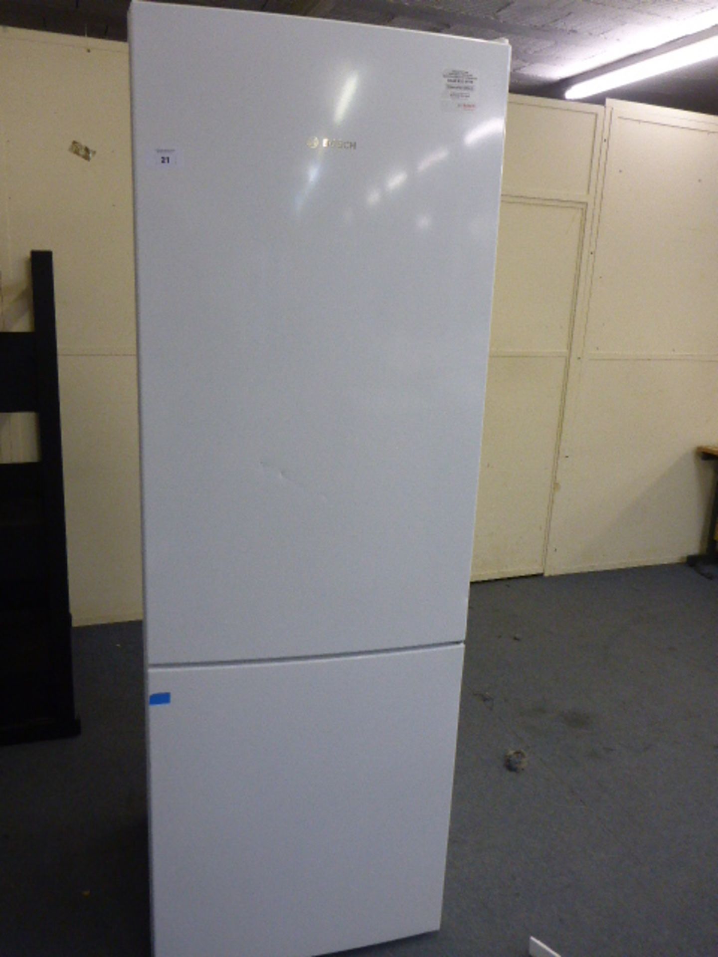 KGE49VW4AGB Bosch Free-standing fridge-freezer