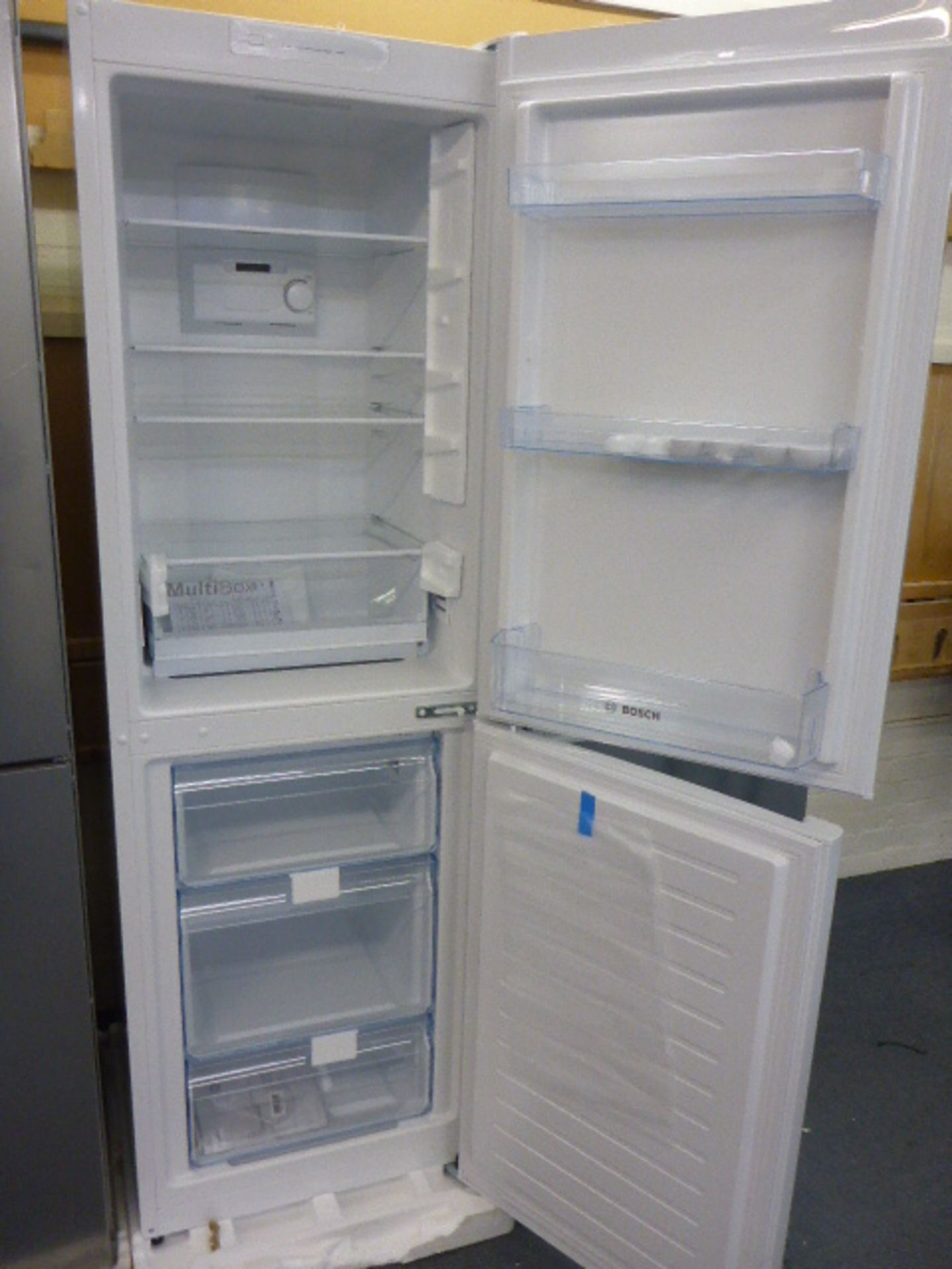 KGN34NW3AGB Bosch Free-standing fridge-freezer - Image 2 of 2