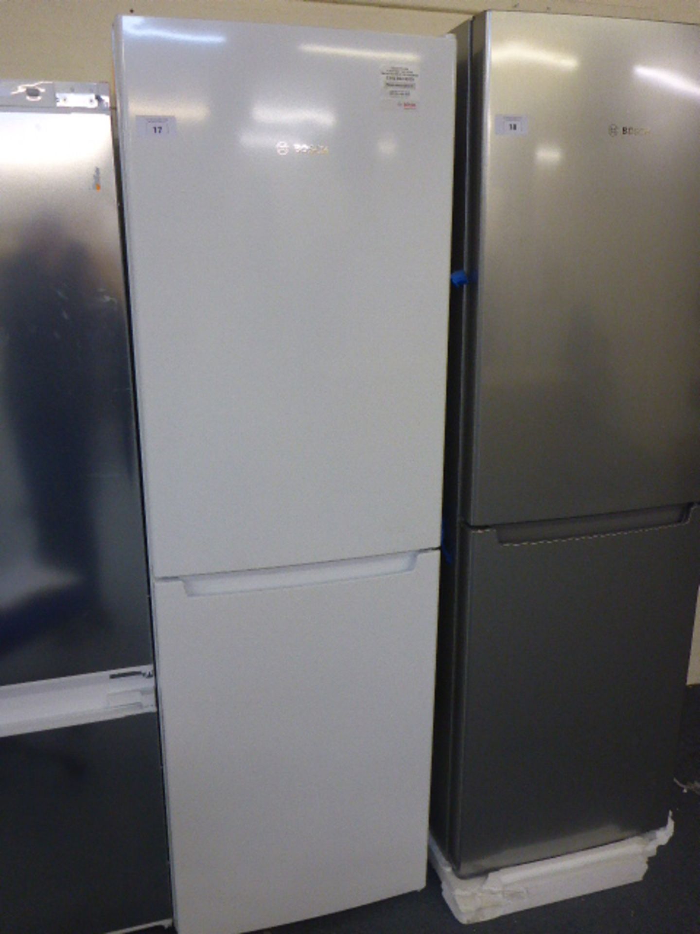 KGN34NW3AGB Bosch Free-standing fridge-freezer