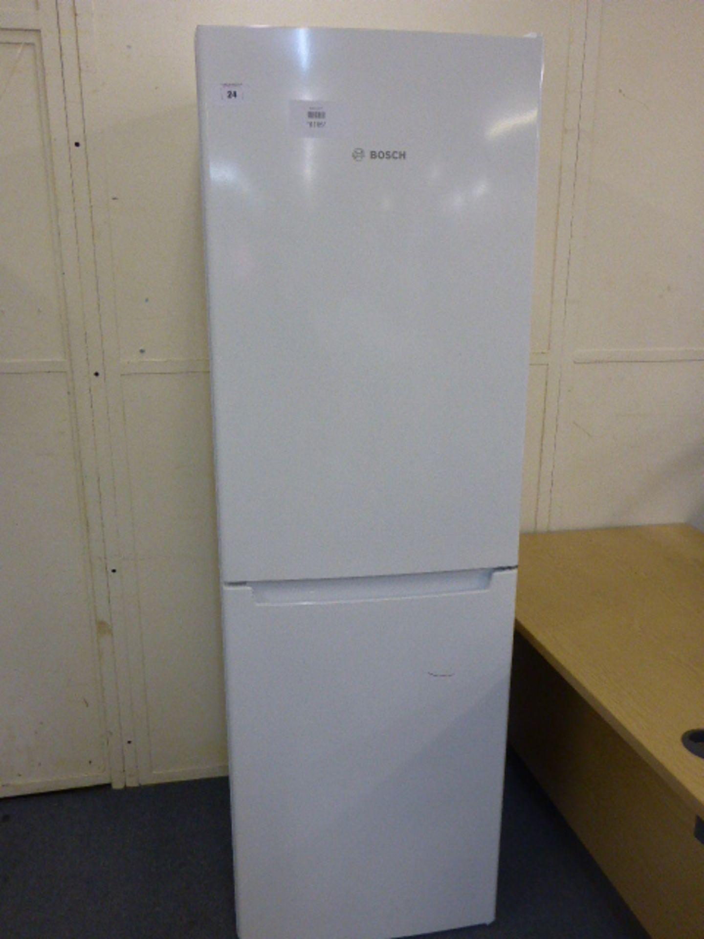 KGN34NW3AGB Bosch Free-standing fridge-freezer