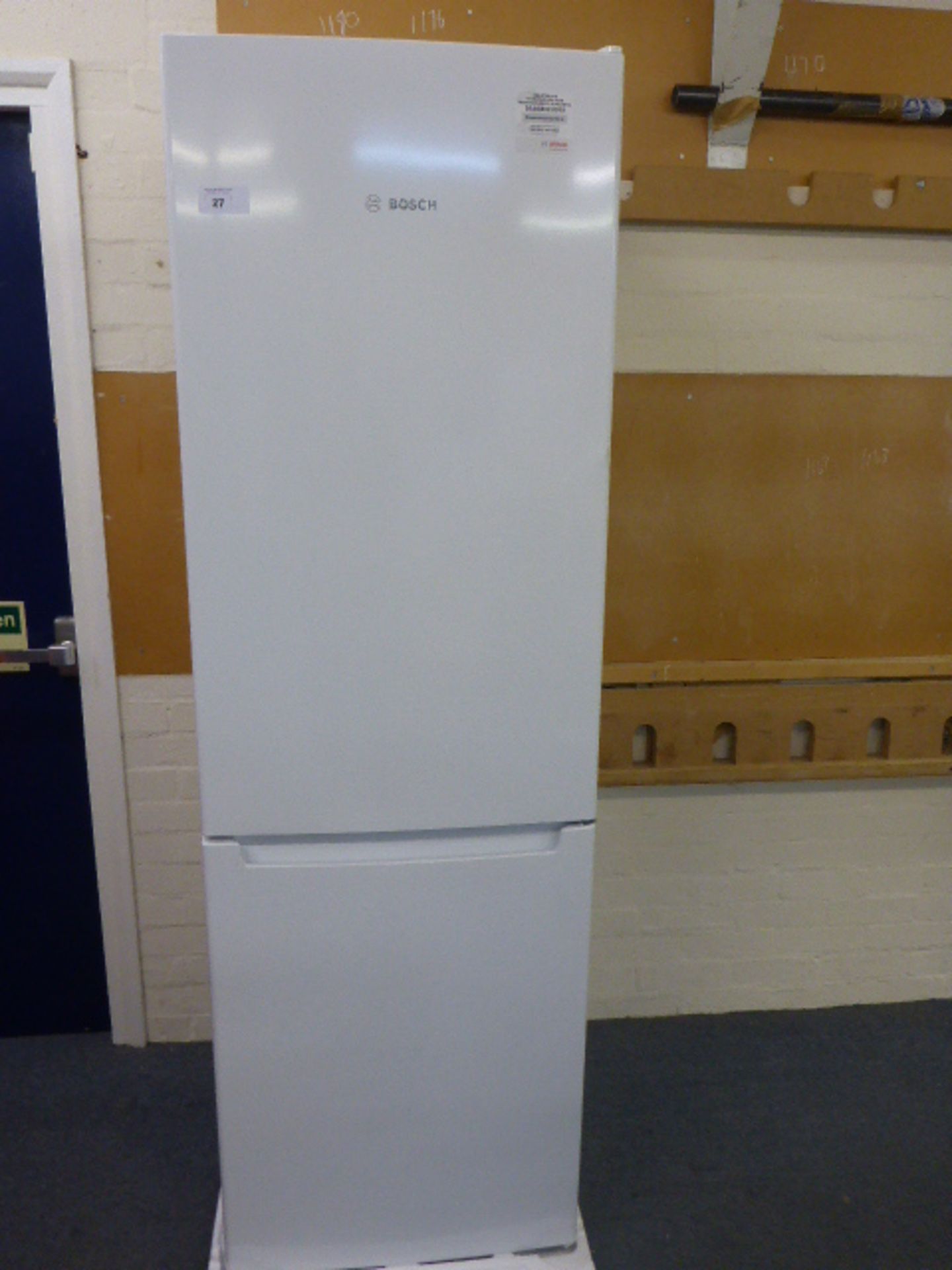 KGN36NW30GB Bosch Free-standing fridge-freezer