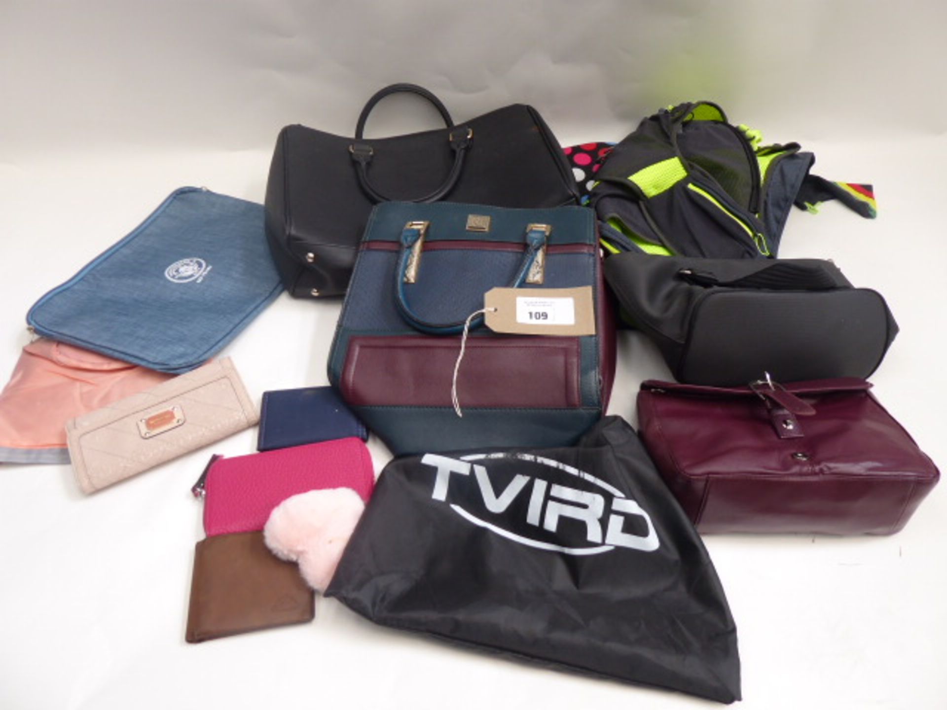 A bag consisting of preworn bags, purses and accessories with brands including Guess, River Iland,