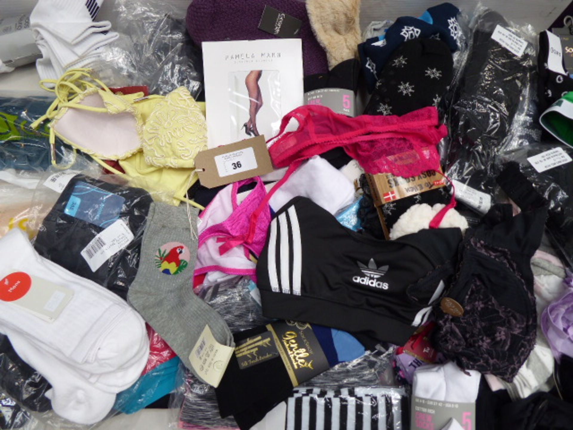 Quantity of lady's and gent's underwear