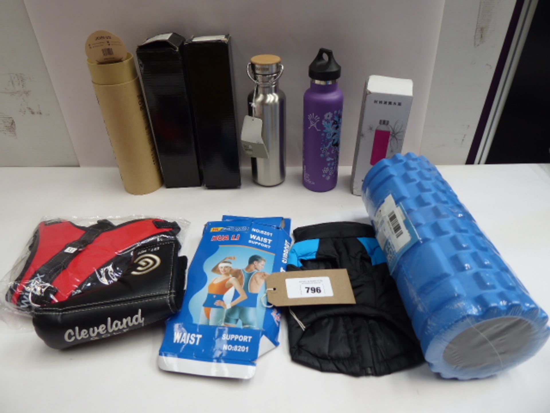 Quantity of flasks, physio grid roller, waist support band, golf club cover, wind breaker mask