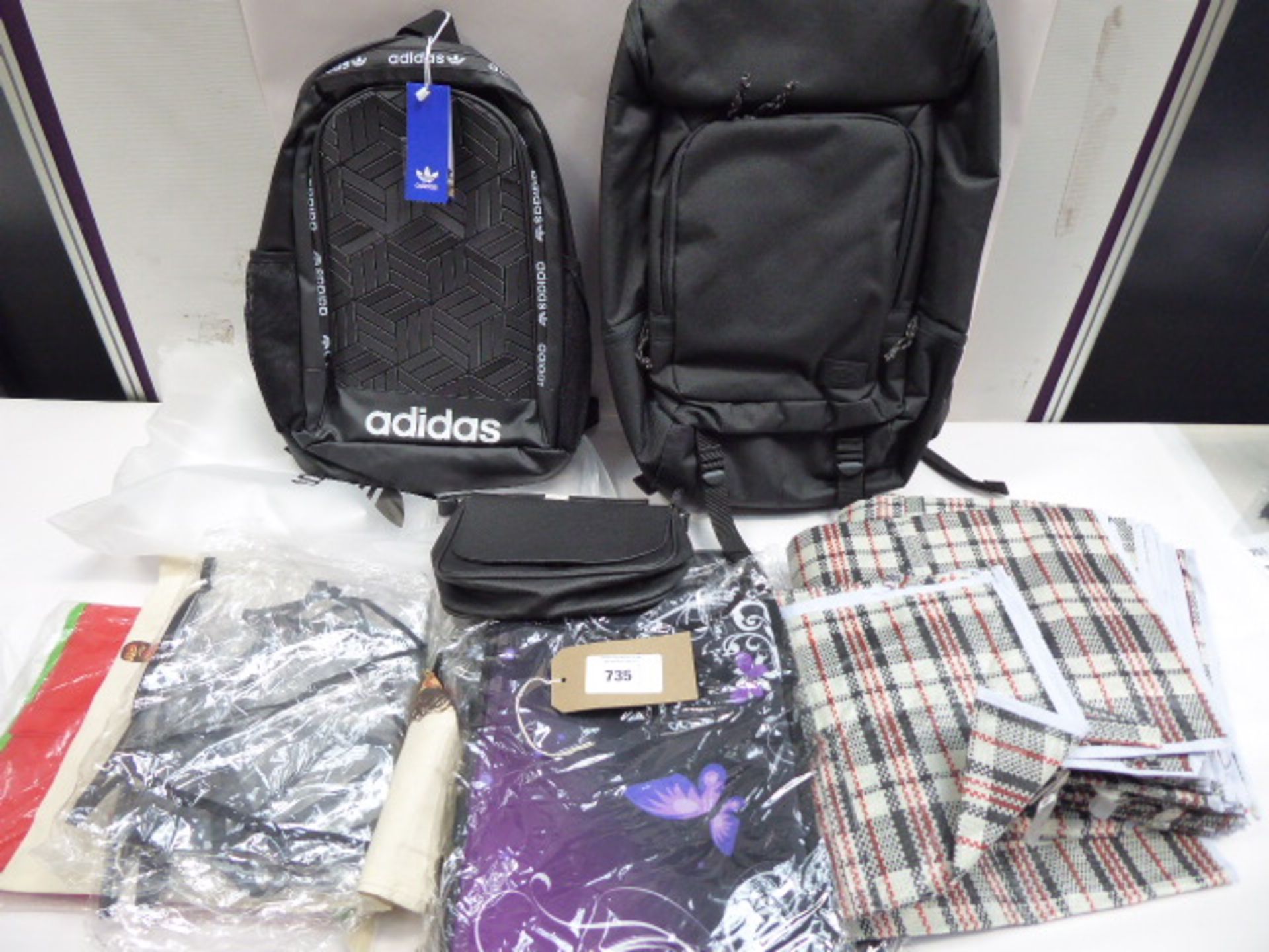 Quantity of backpacks, handbags and reusable shopping bags