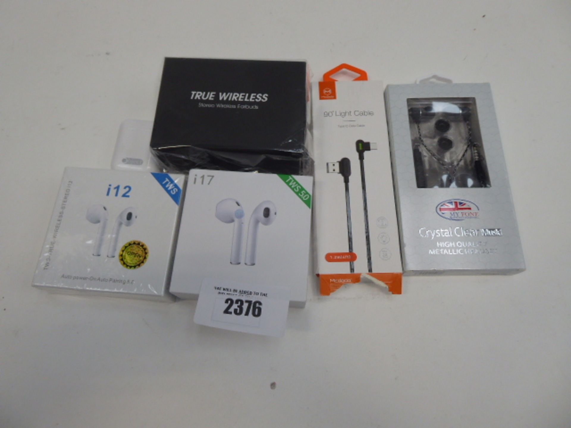 Quantity of wired and wireless earphones
