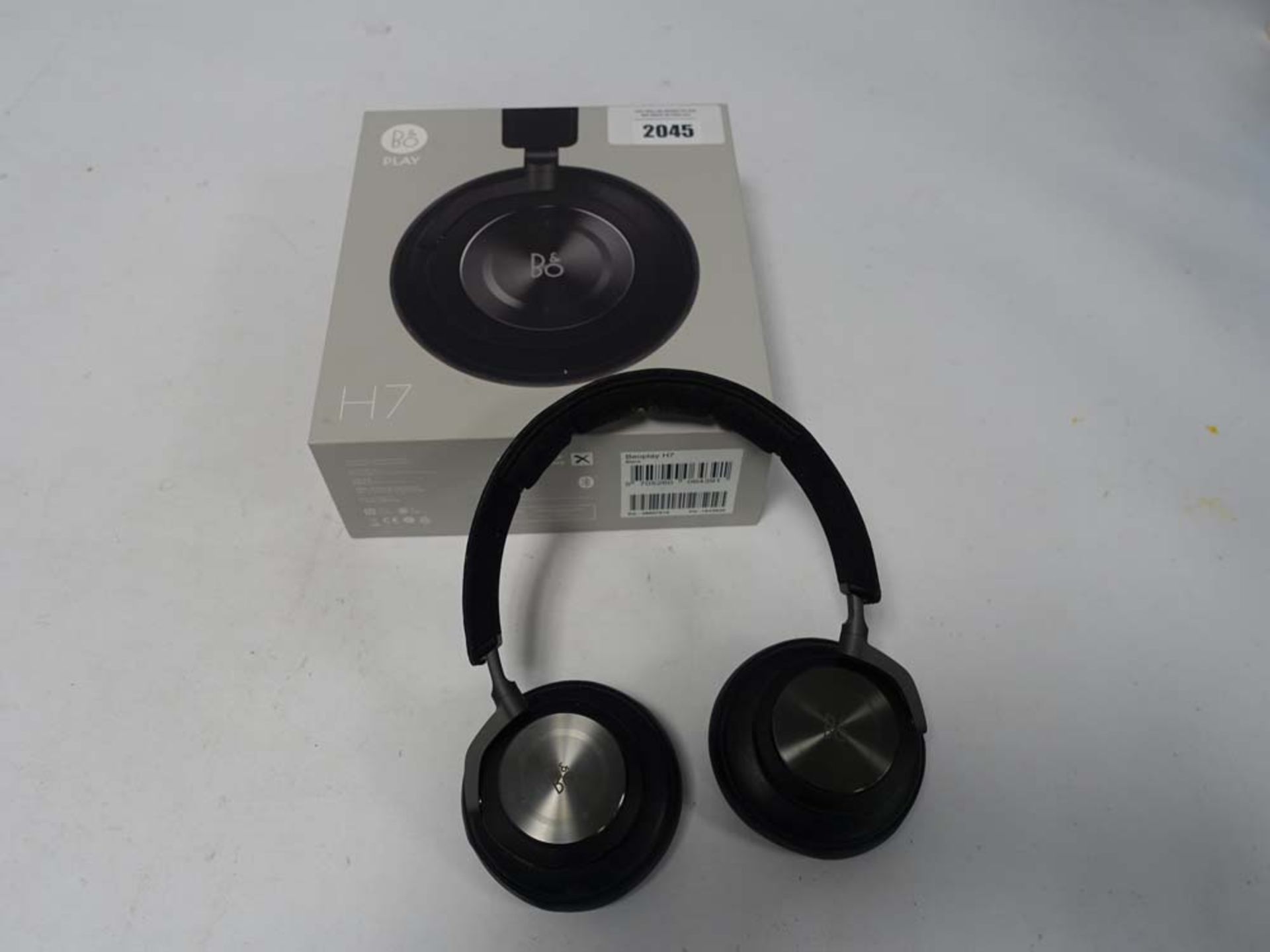 Bang & Olufsen H7 headphones with charging cable and box. ( no battery)