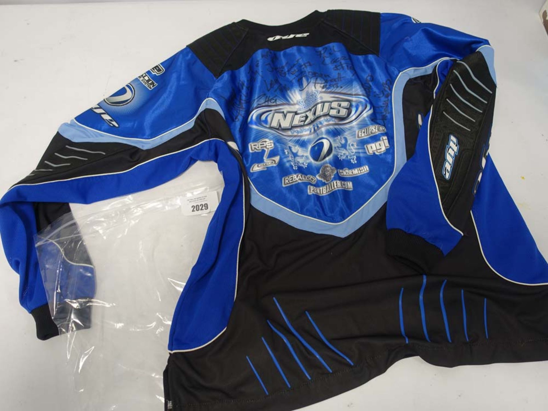 Dye C5 Nexus Large Paint ball jersey in black and blue, Signed ( unverified)