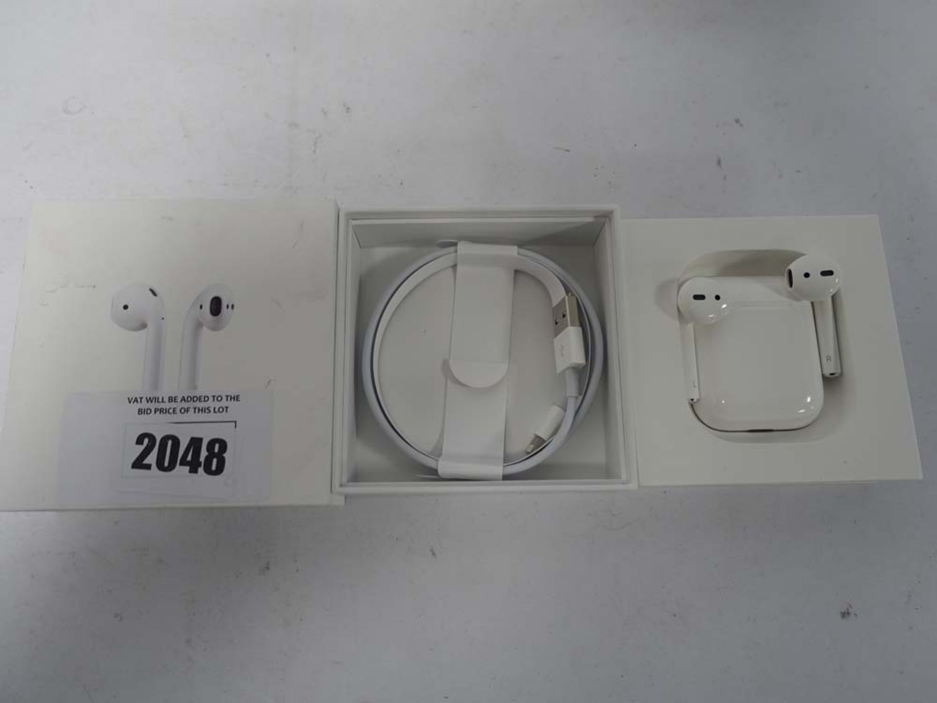 Apple 1st generation Airpods with charging case, cable and box