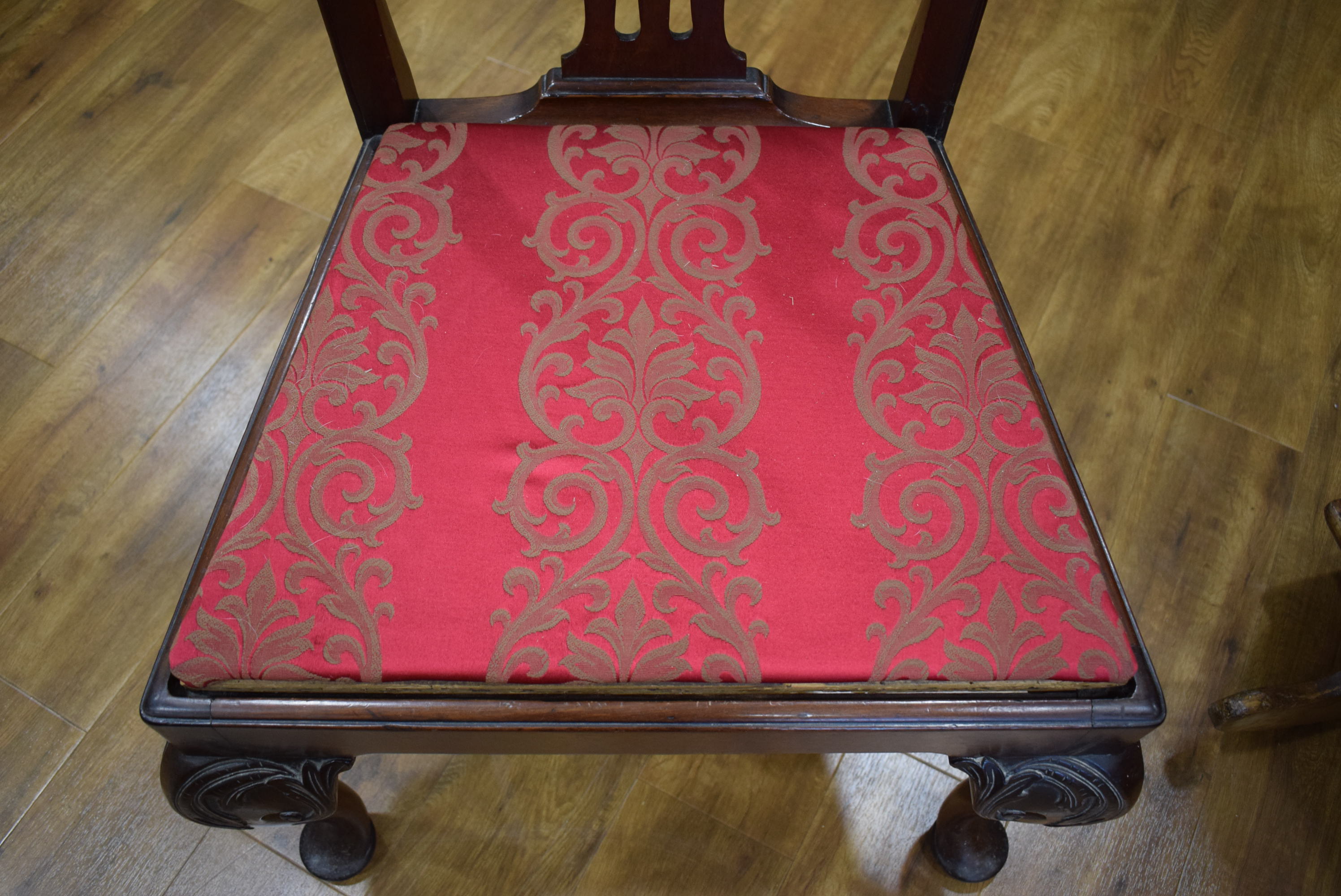 An 18th century Welsh oak side chair with a wheel back, c. - Image 32 of 34