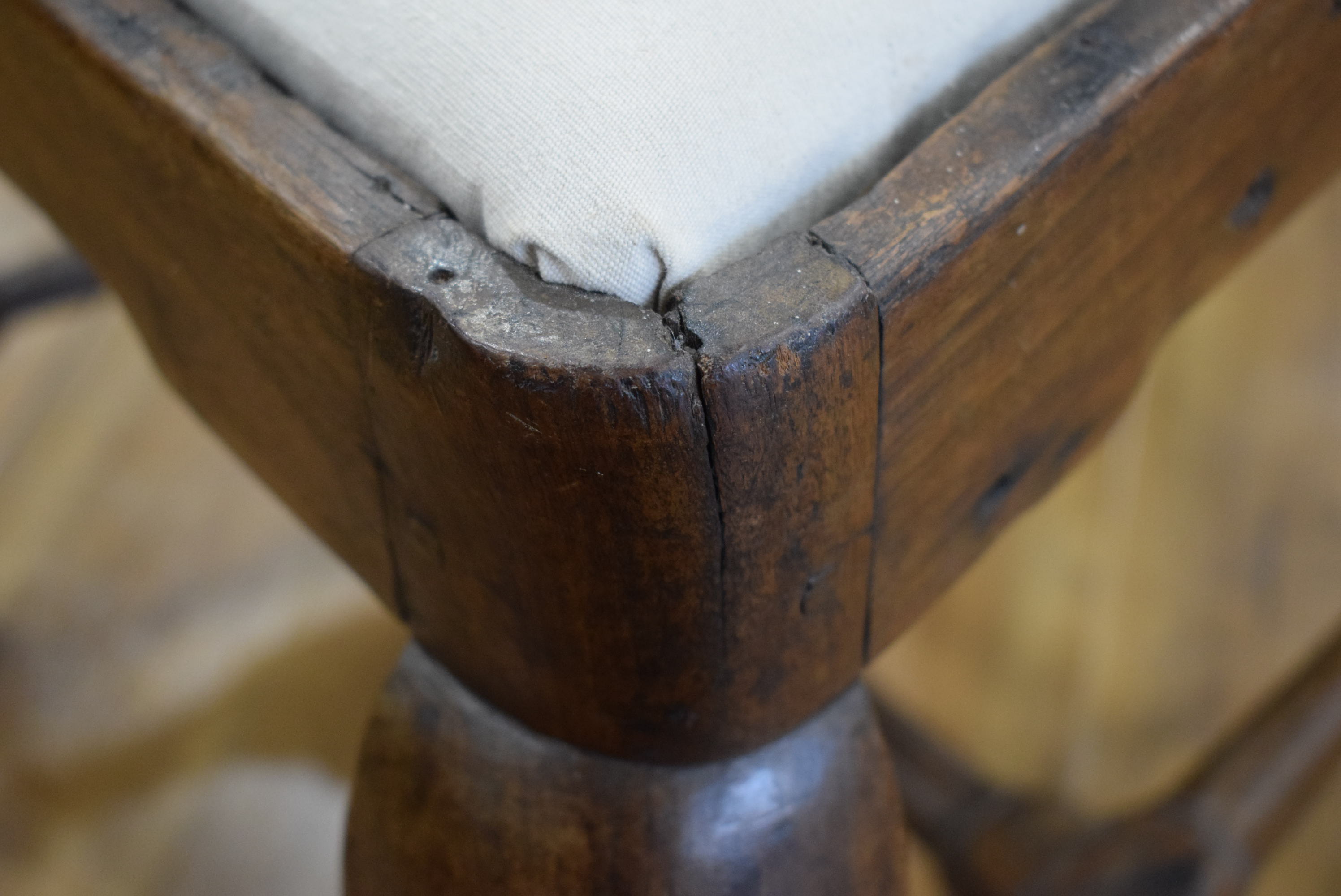 An 18th century Welsh oak side chair with a wheel back, c. - Image 10 of 34