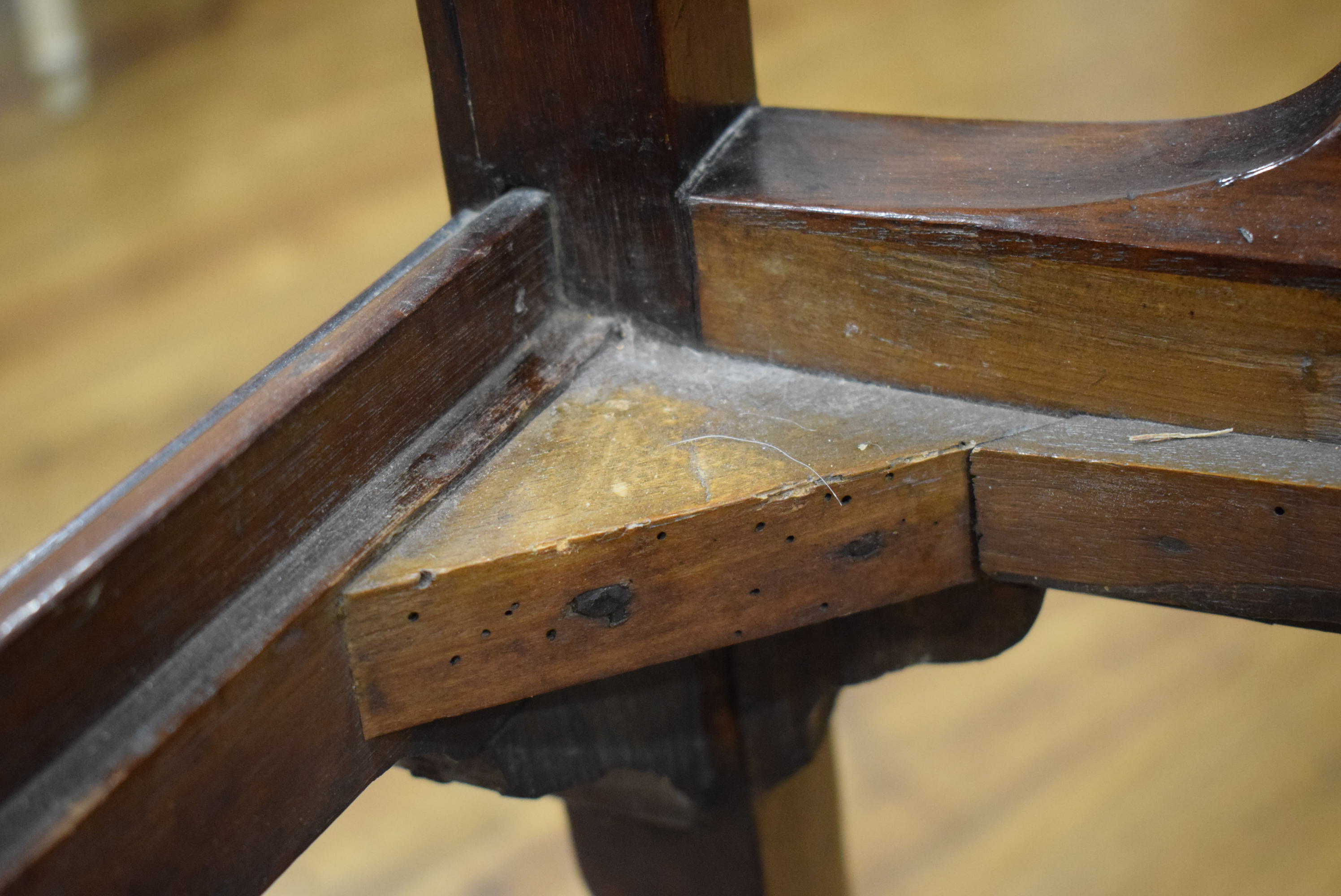 An 18th century Welsh oak side chair with a wheel back, c. - Image 27 of 34