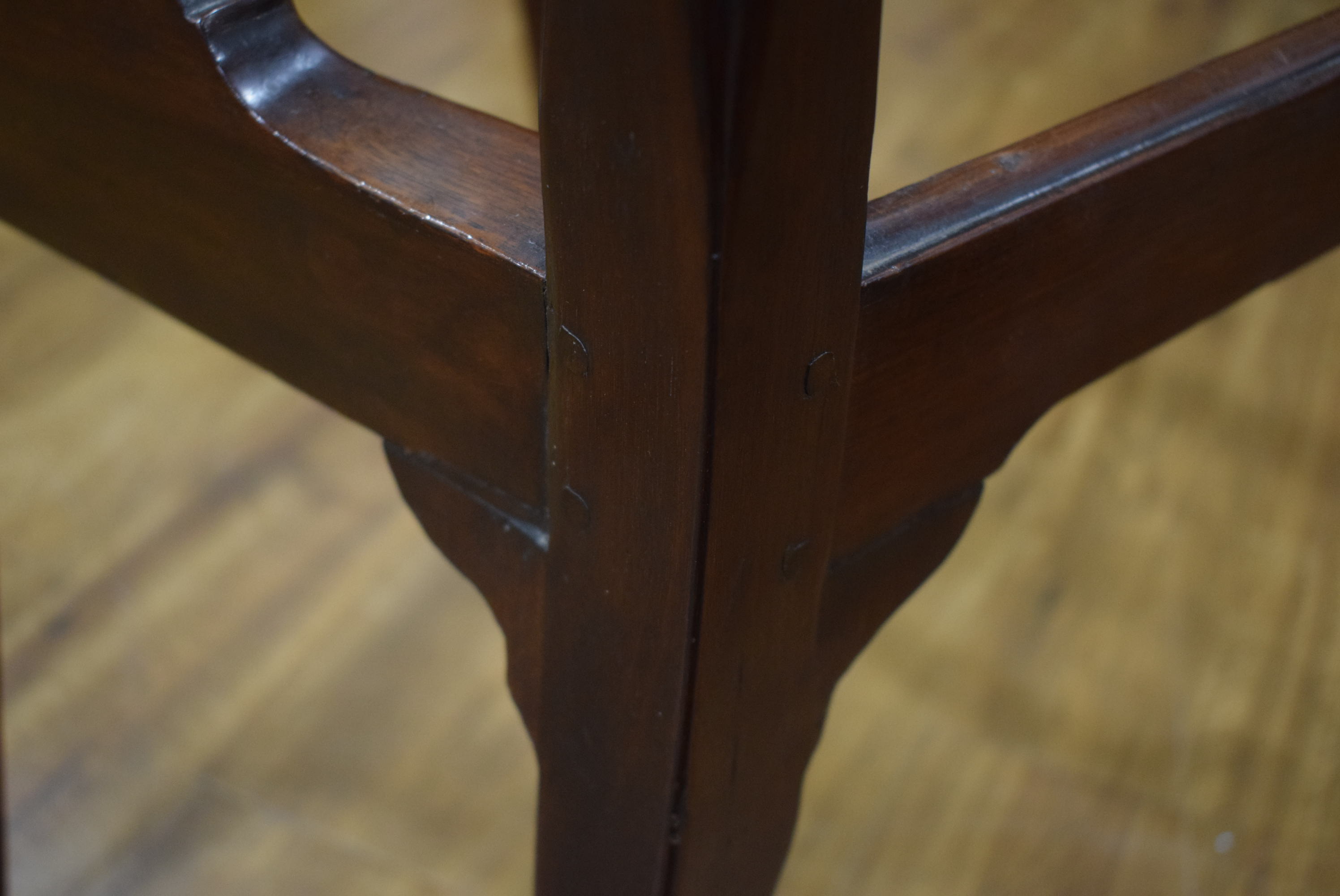 An 18th century Welsh oak side chair with a wheel back, c. - Image 22 of 34