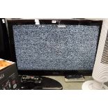 (32) Samsung 32'' TV with remote