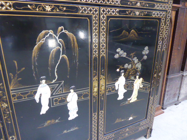 Inlaid and black lacquered Oriental display cabinet - Image 2 of 3