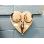 5369 - Heart shaped wall plaque with horseshoe coat hooks