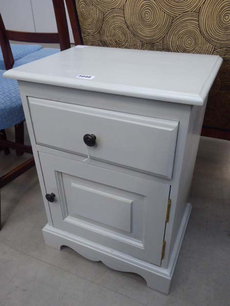 Grey painted pine bedside cabinet - Image 2 of 2