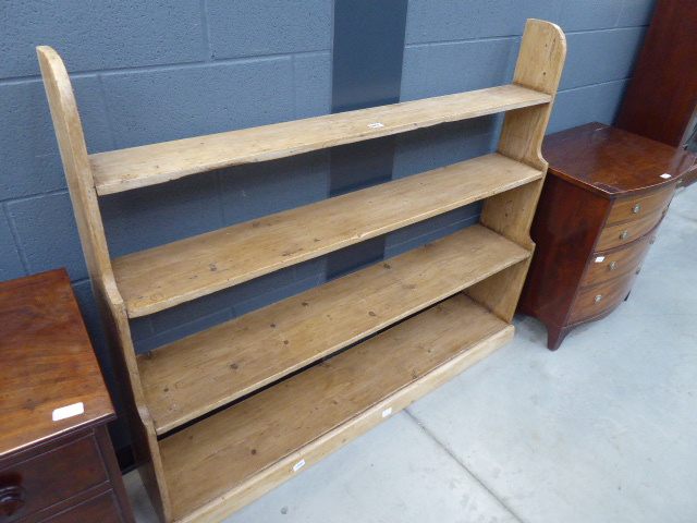 Stripped pine plate rack