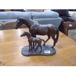 5070 Metal figure; horse and foal