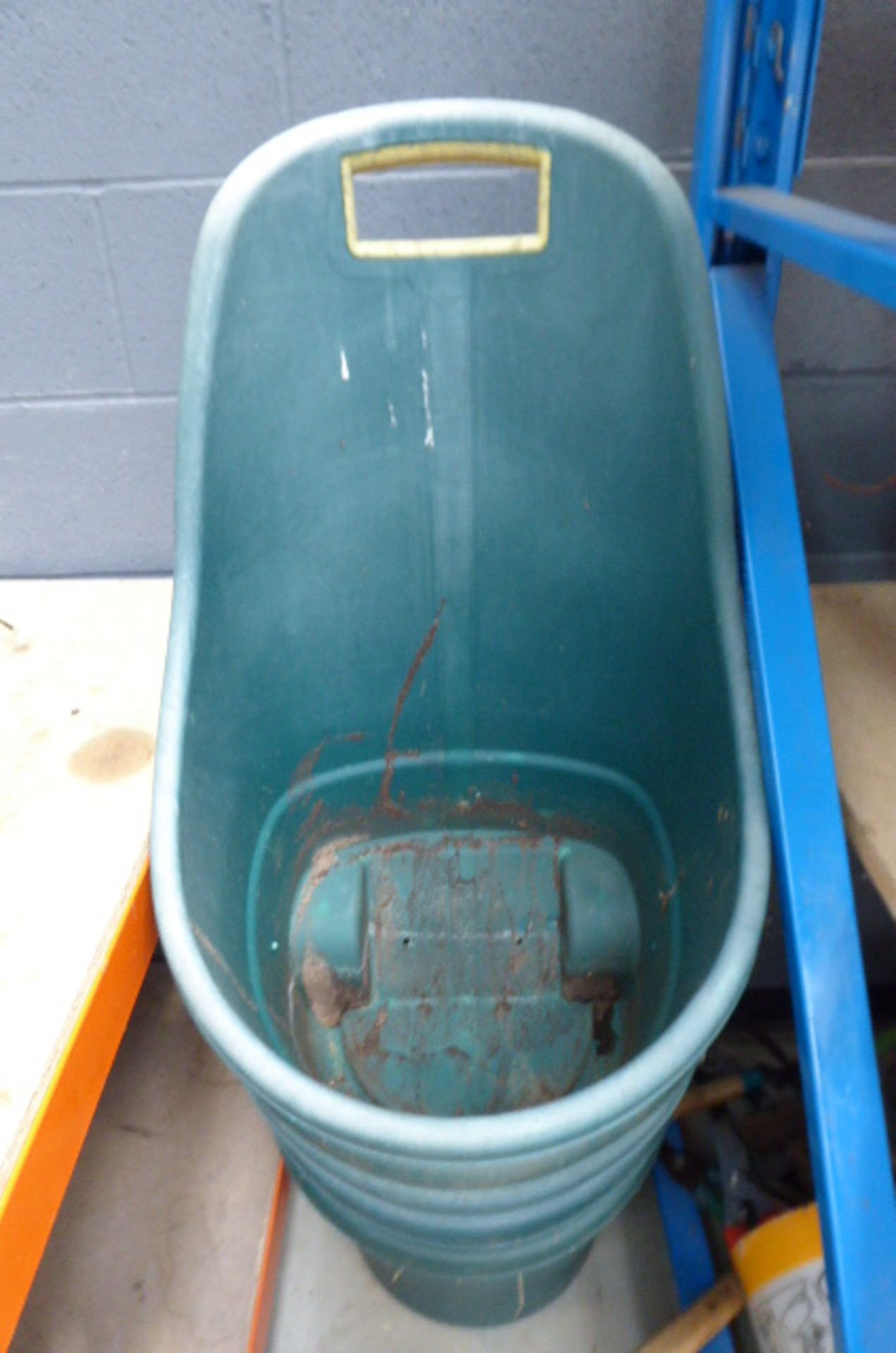 8 green and yellow garden trugs - Image 2 of 2