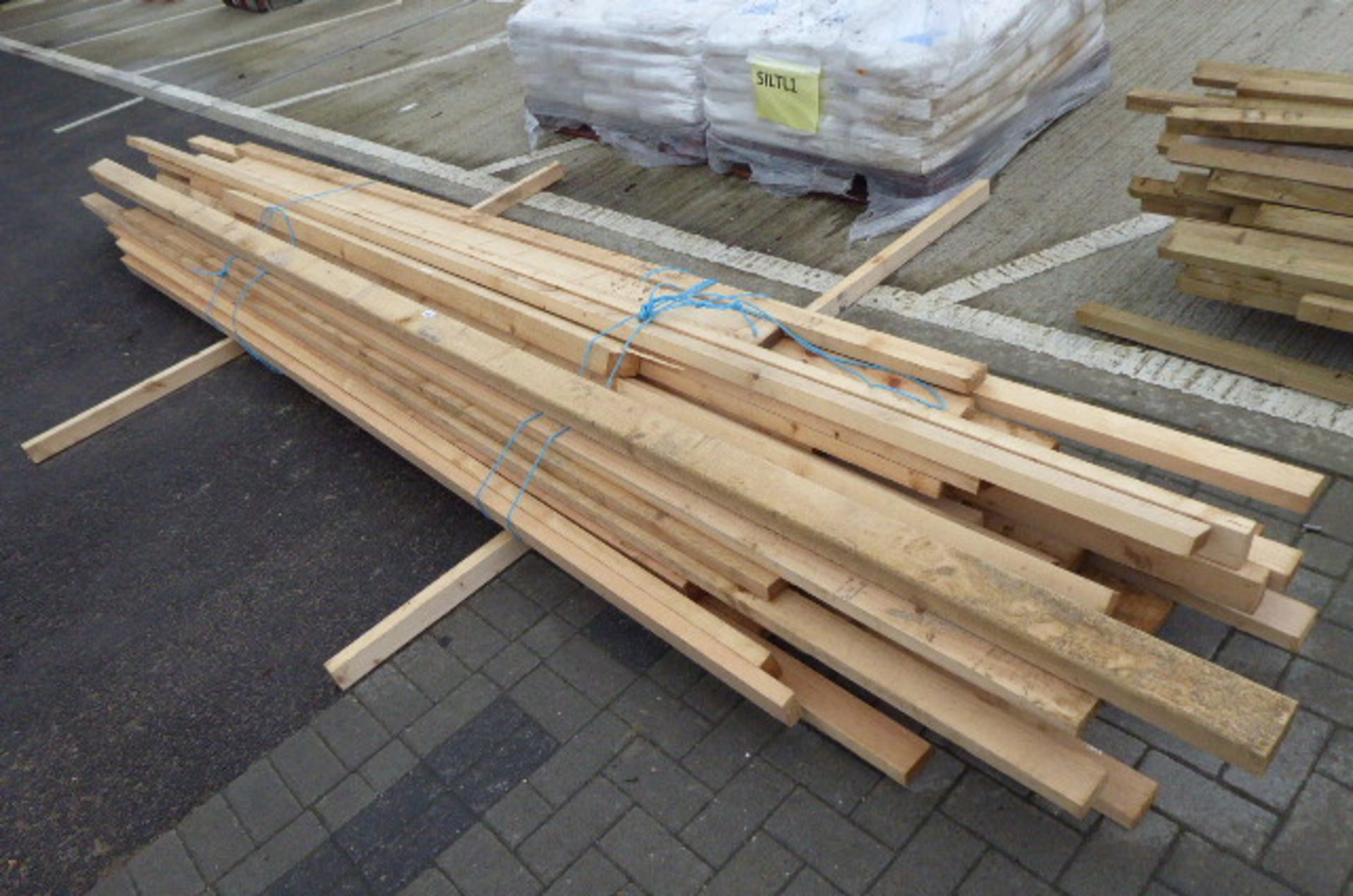 Large pallet of assorted timber