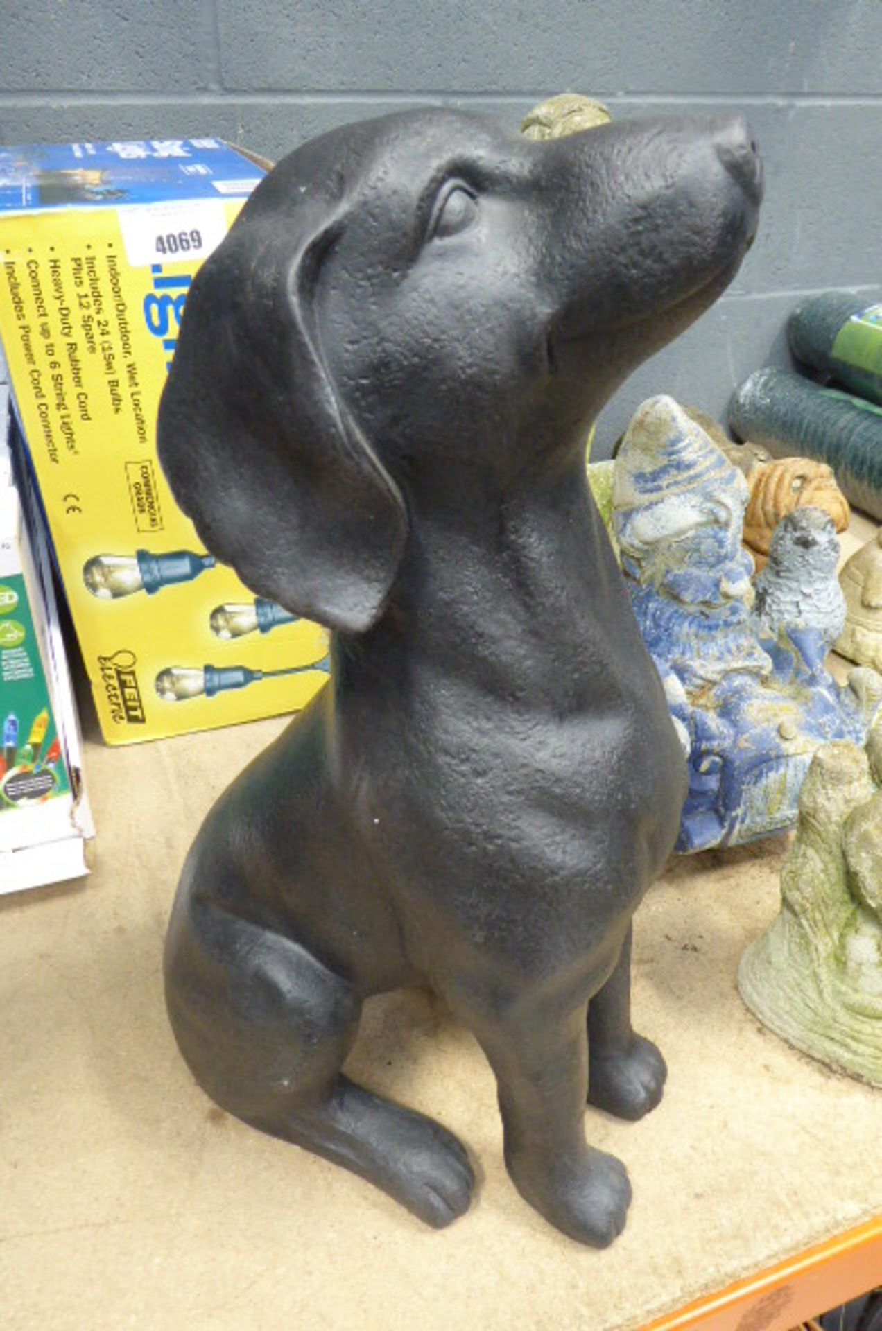 Boxed dog statue - Image 3 of 3