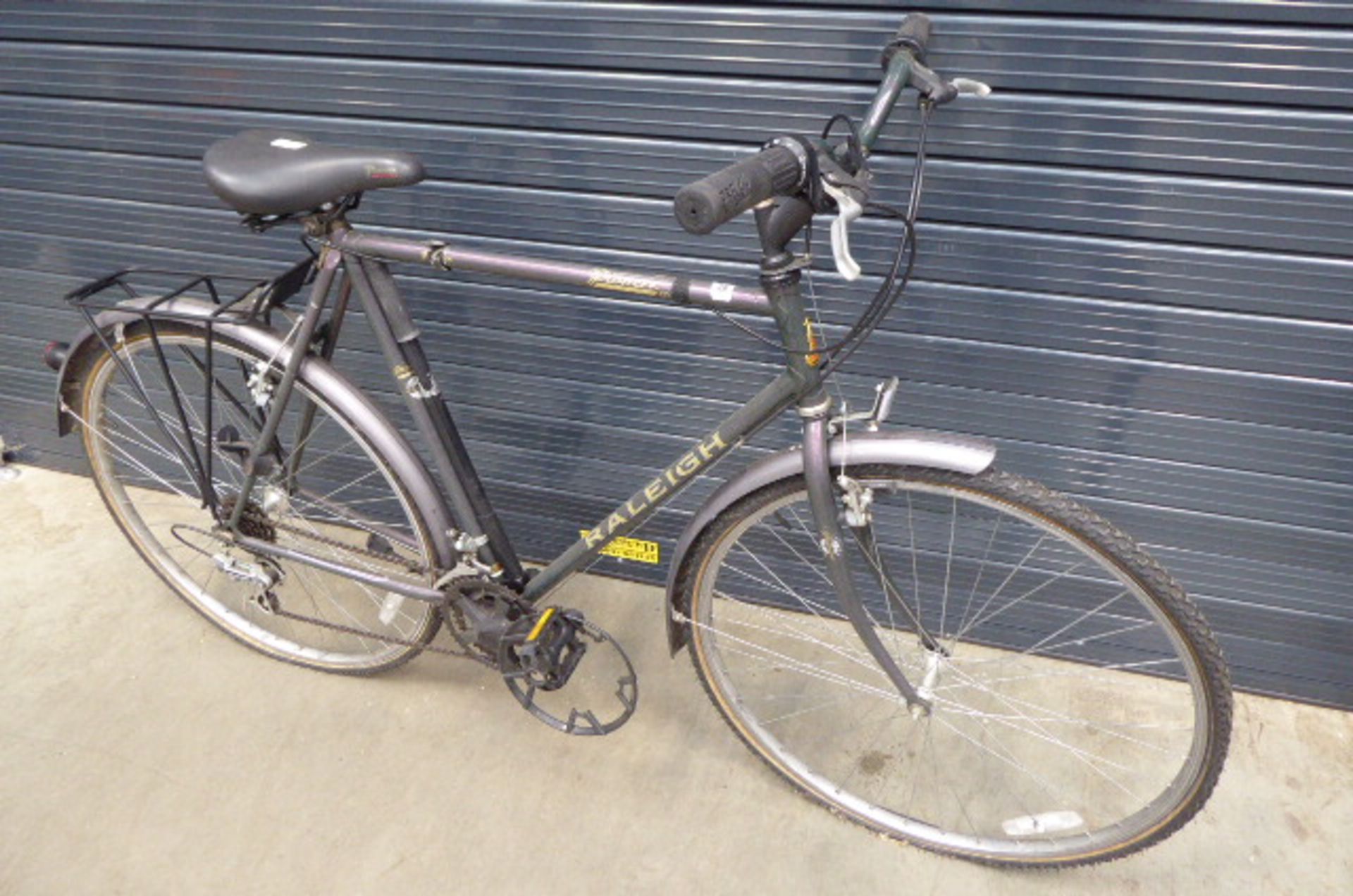 4036 Purple Raleigh gents cycle - Image 2 of 2