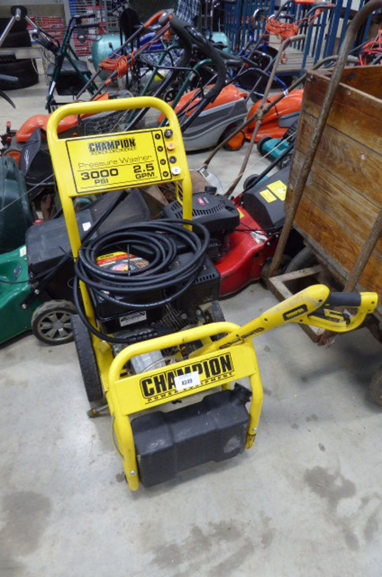 Champion petrol power pressure washer