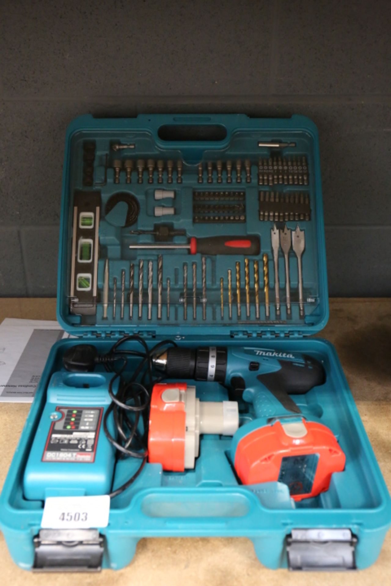 Makita 18v battery drill with 2 batteries, charger and toolkit