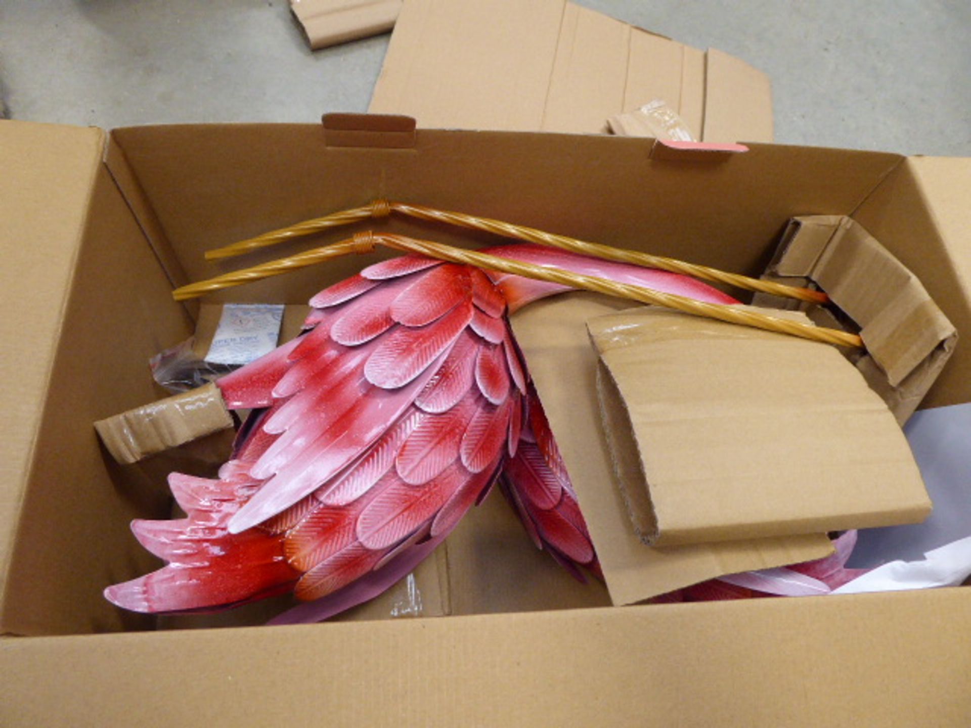 Boxed bright prink flamingo - Image 2 of 2