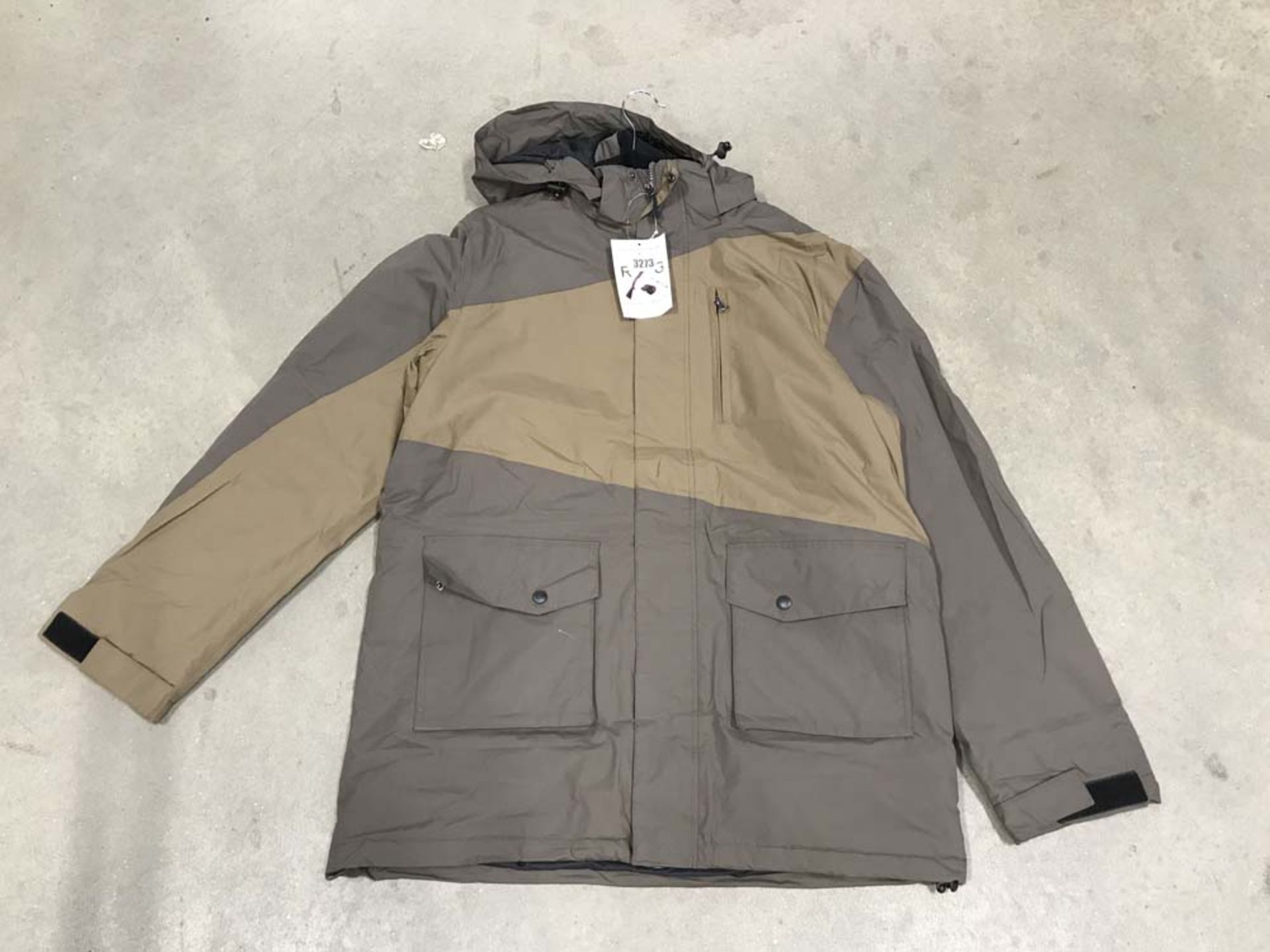 Men's full-zipped & hooded, water/windproof Rodd & Gunn coat, size large