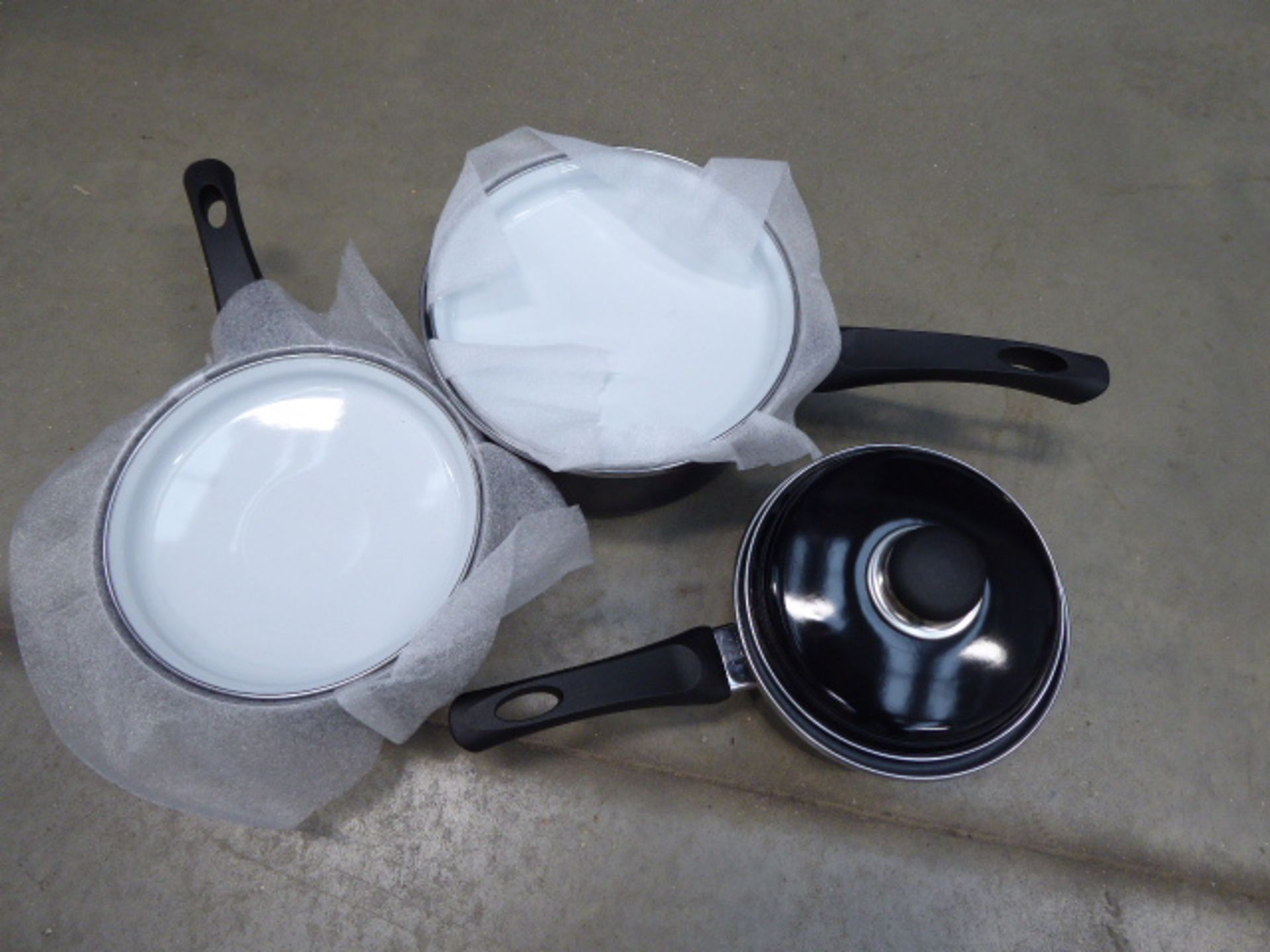 Boxed 3 piece non stick pan set - Image 2 of 2