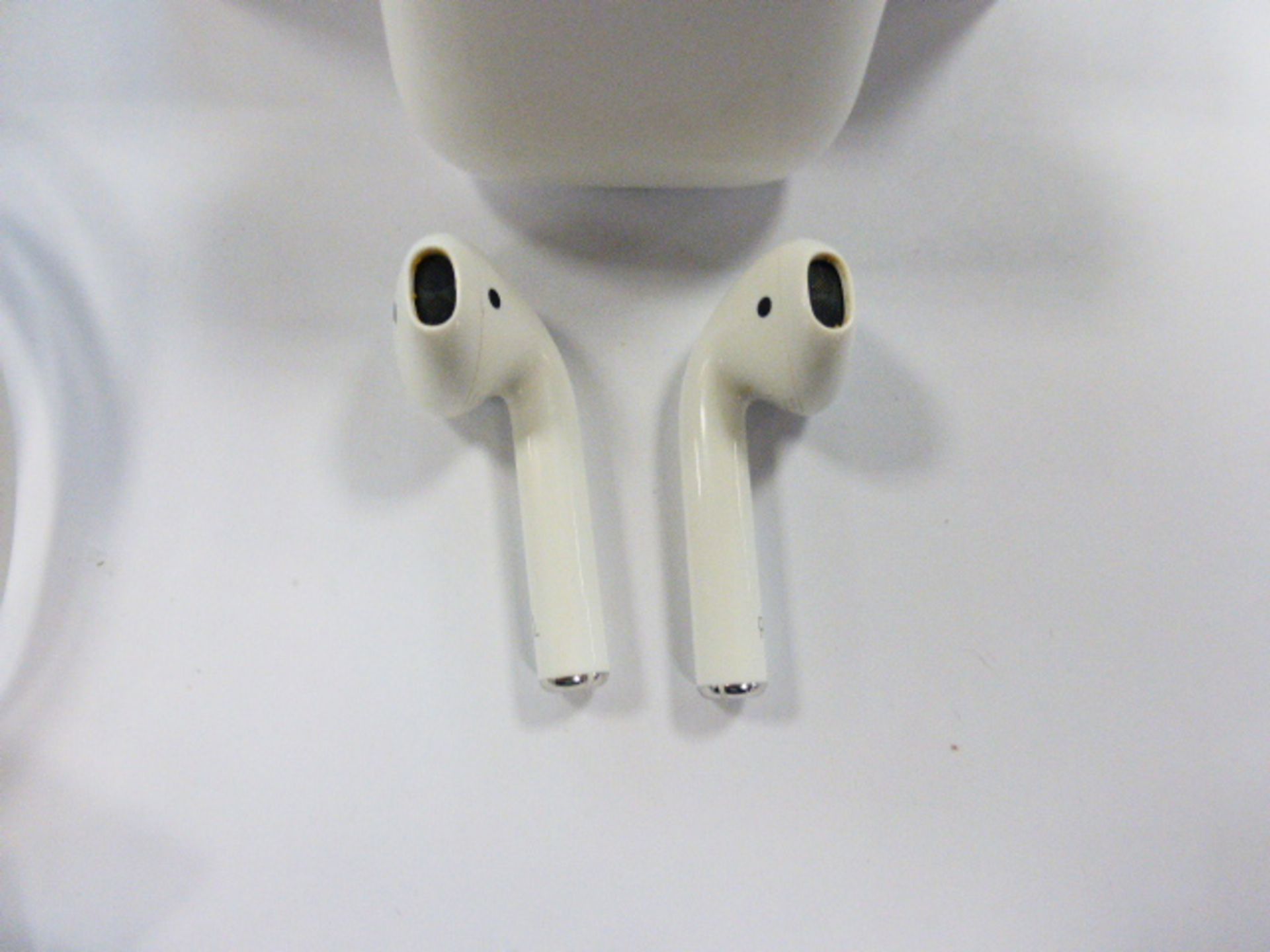 Apple airpods 2nd gen with wireless charging case and box - Image 2 of 2