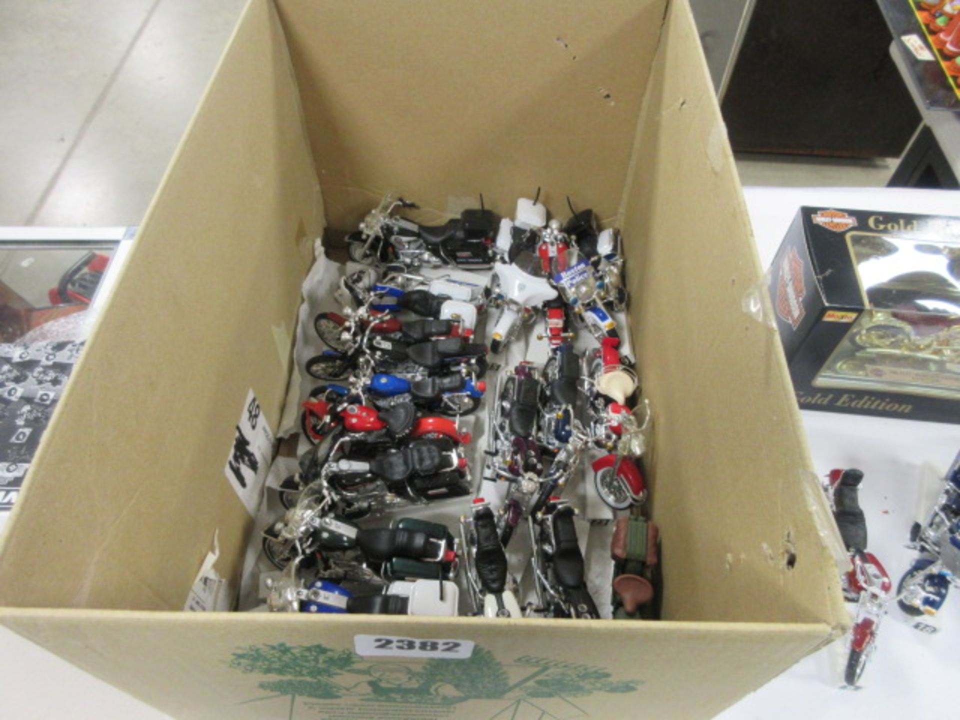 Box containing quantity of die cast motorcycle models inc. Harley Davidson Gold edition - Image 2 of 2