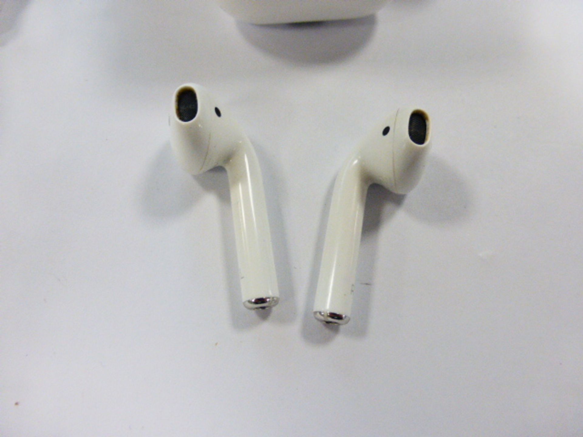 Apple airpods 2nd gen with wireless charging case and box - Image 2 of 2