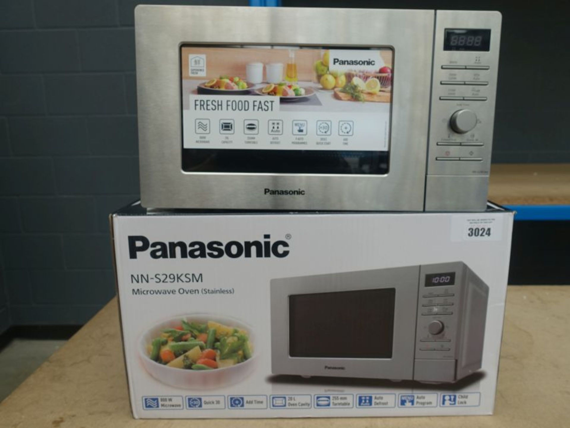 Boxed Panasonic NN-S29KSM stainless steel microwave