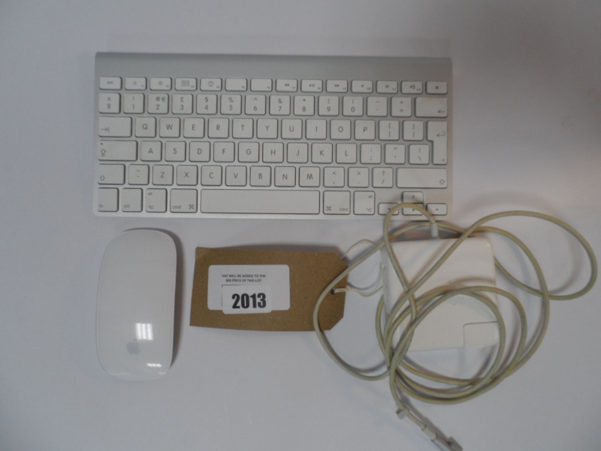Apple A1314 keyboard, 65W Magsafe A1343 power adaptor and Magic mouse A1296.