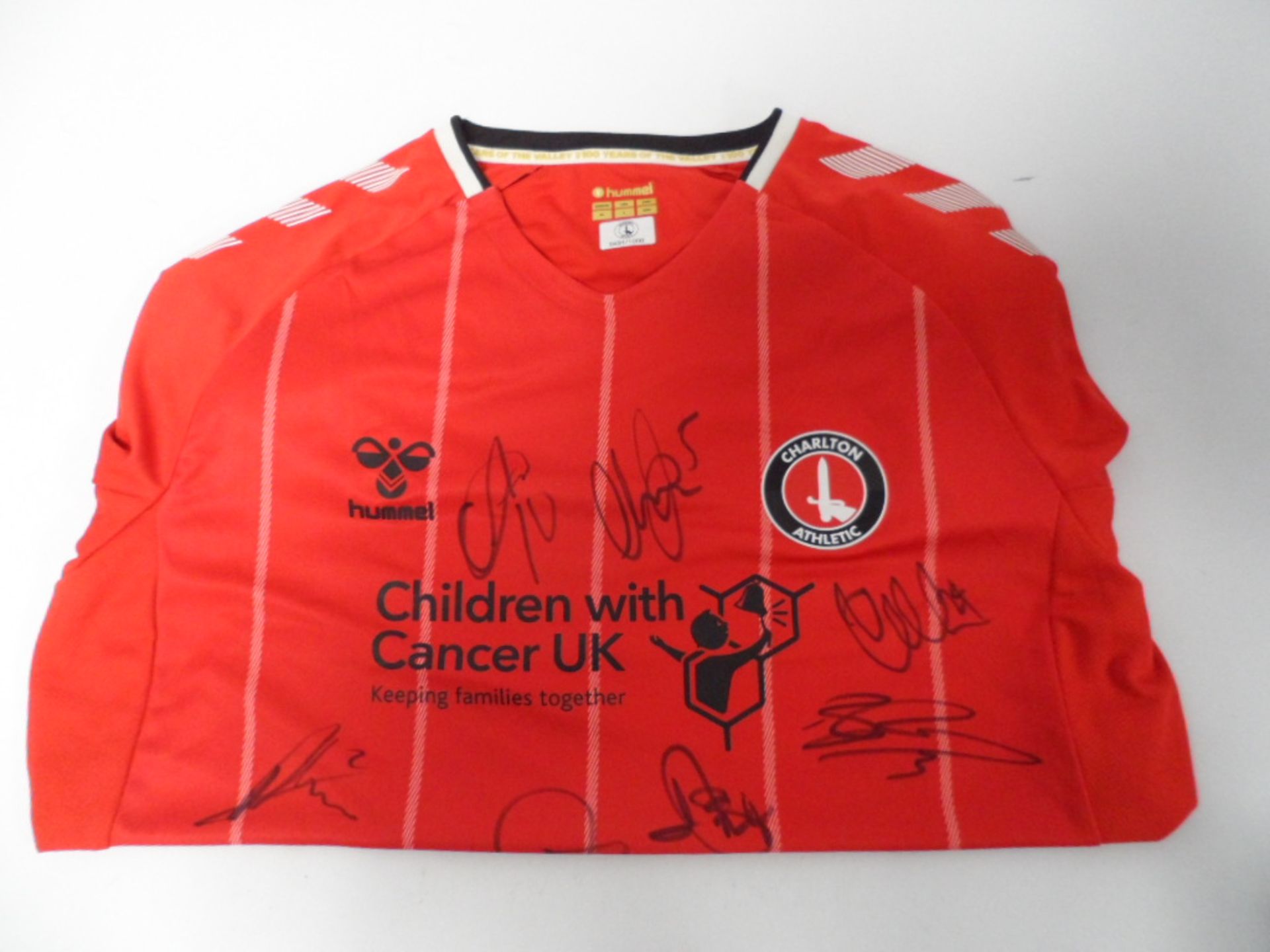 Charlton athletic Hummel 19/20 season shirt bearing signatures (unverified)