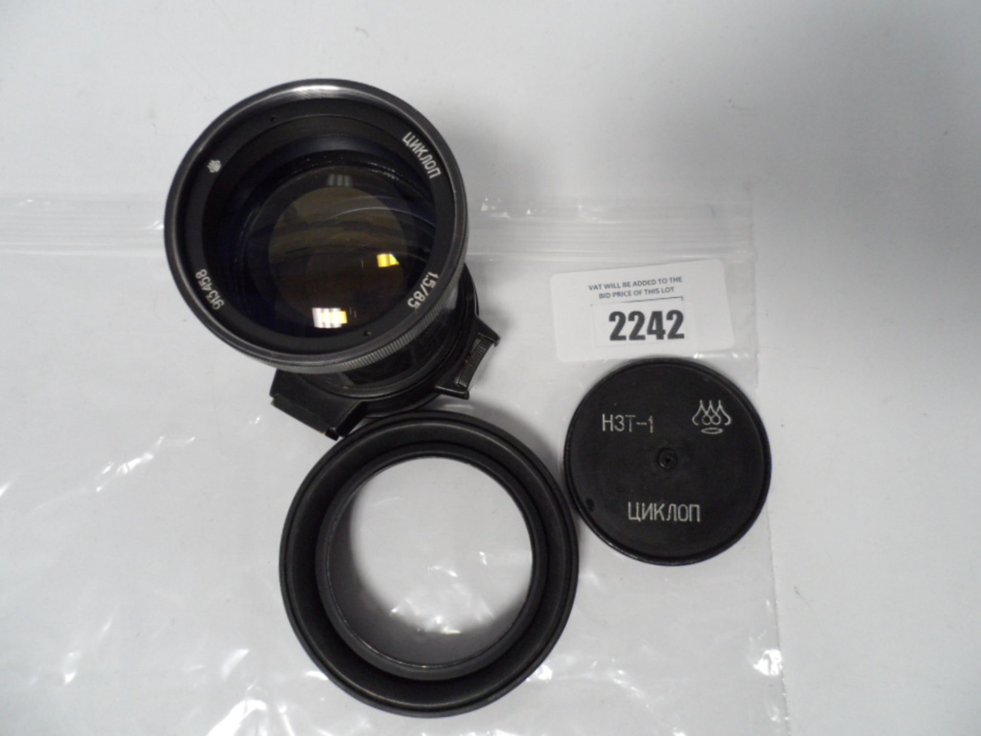 Soviet ''Cyclop'' f 1.5/85mm manual focus lens