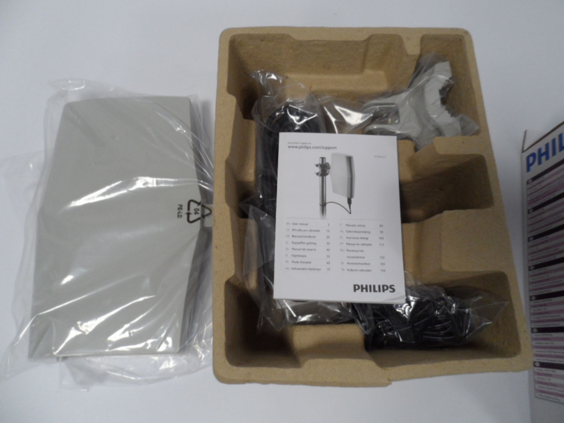 Phillips Indoor Outdoor weatherproof reception antenna case boxed. - Image 2 of 2