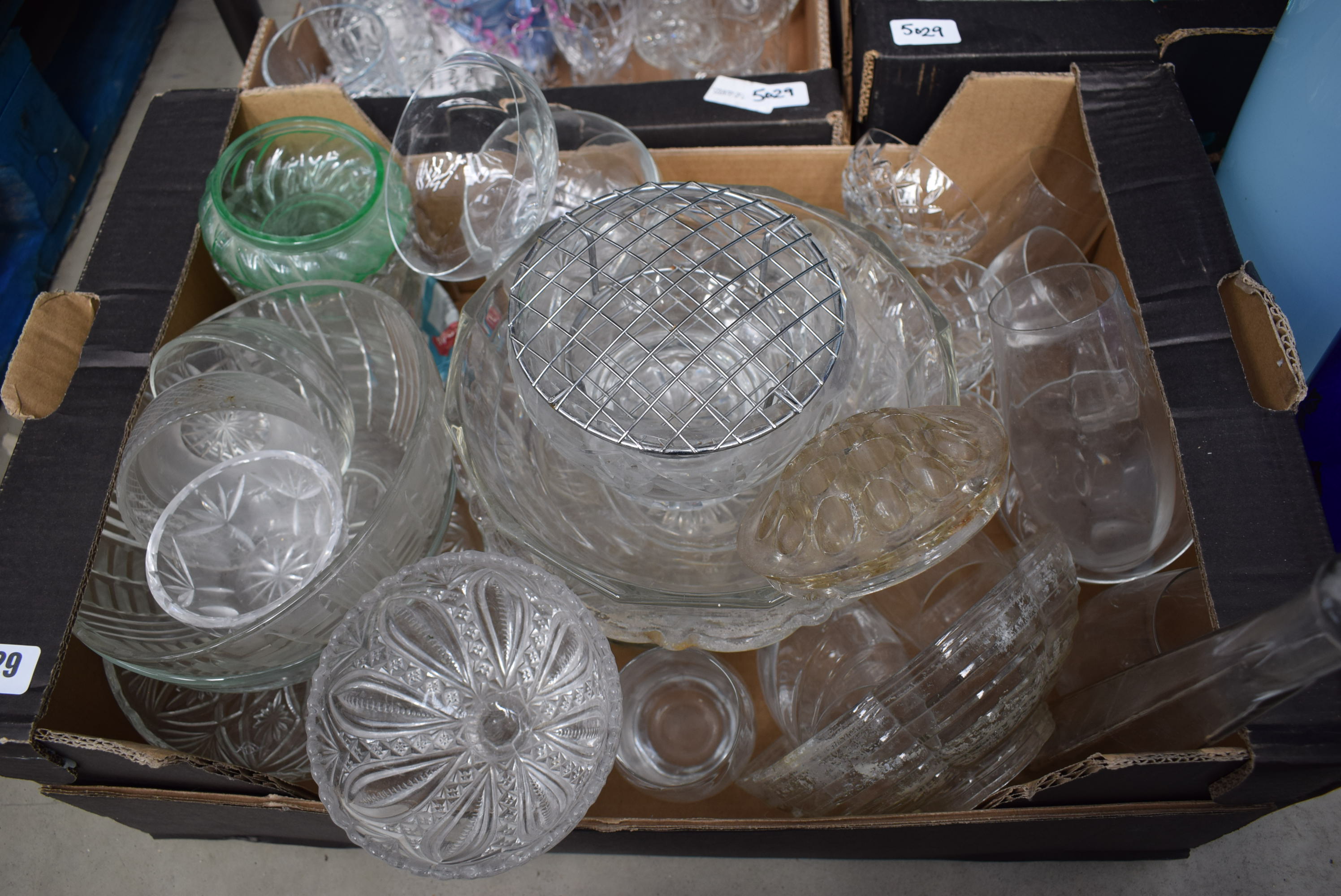 A quantity of glassware including drinking glasses and decorative items (4 x boxes) - Image 5 of 5