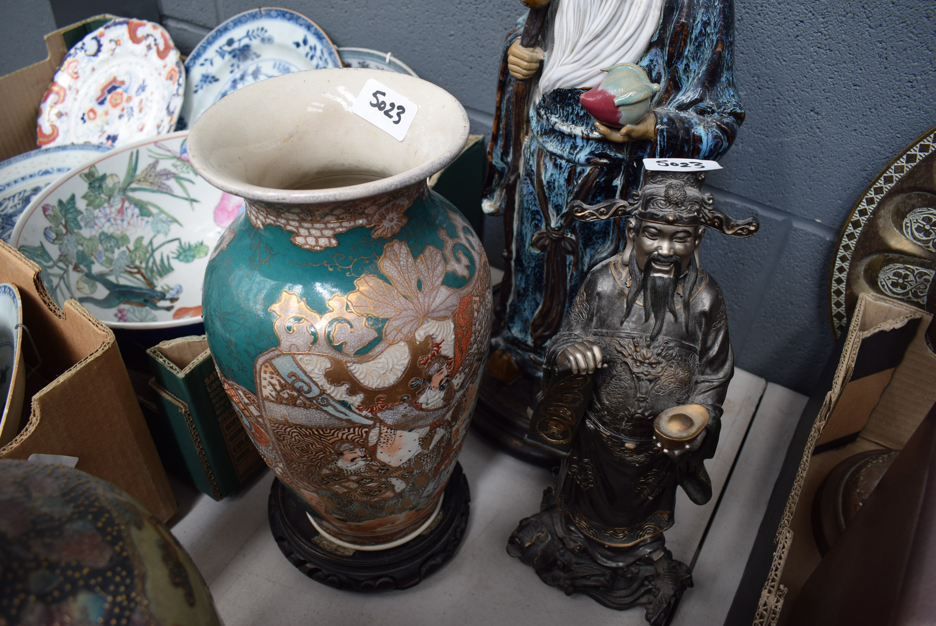 Three Japanese vases and stands and three Oriental figures (6) (af) - Image 4 of 6