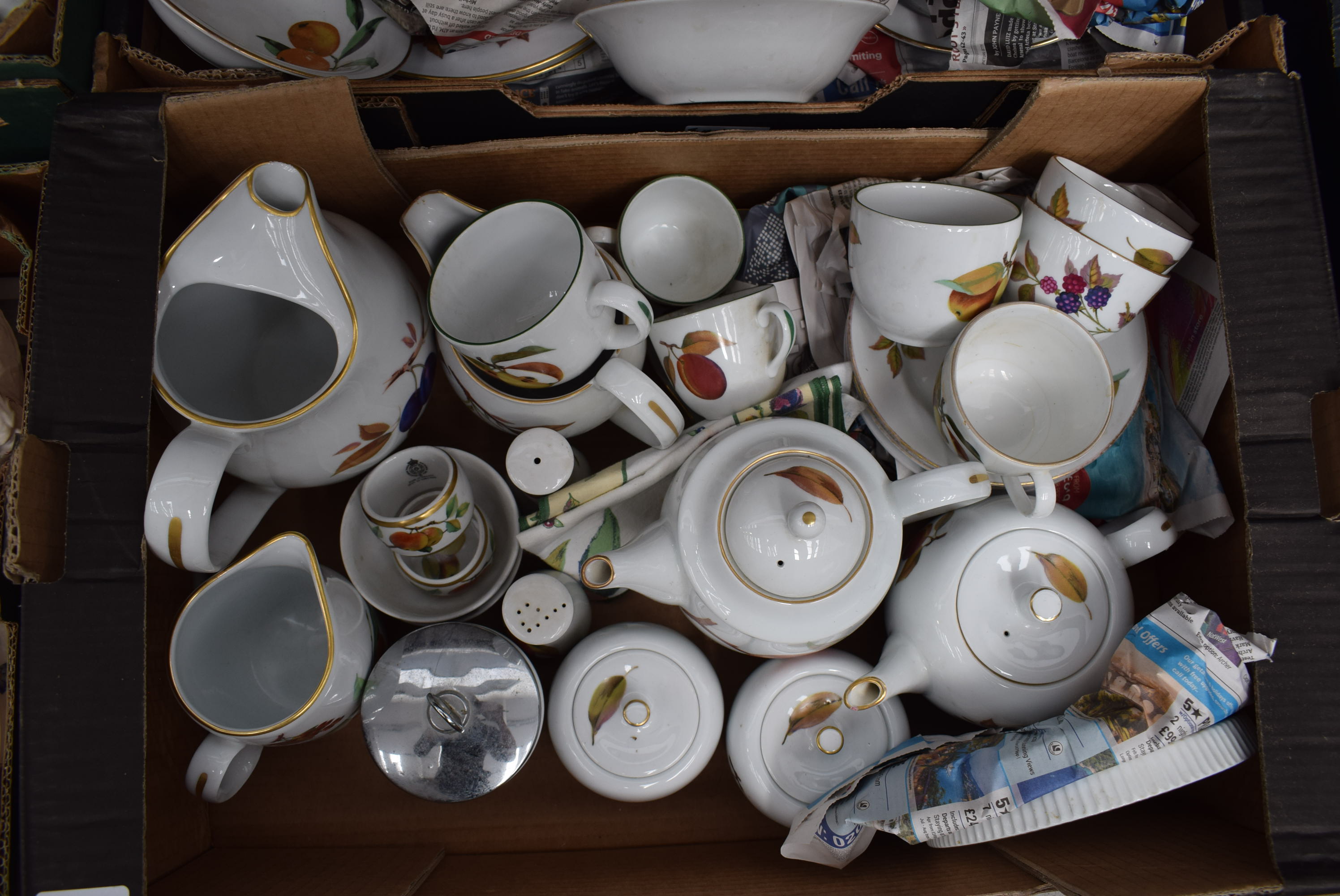 A quantity of part dinner services including Worcester Evesham pattern dinnerware (6 x boxes) - Image 7 of 7