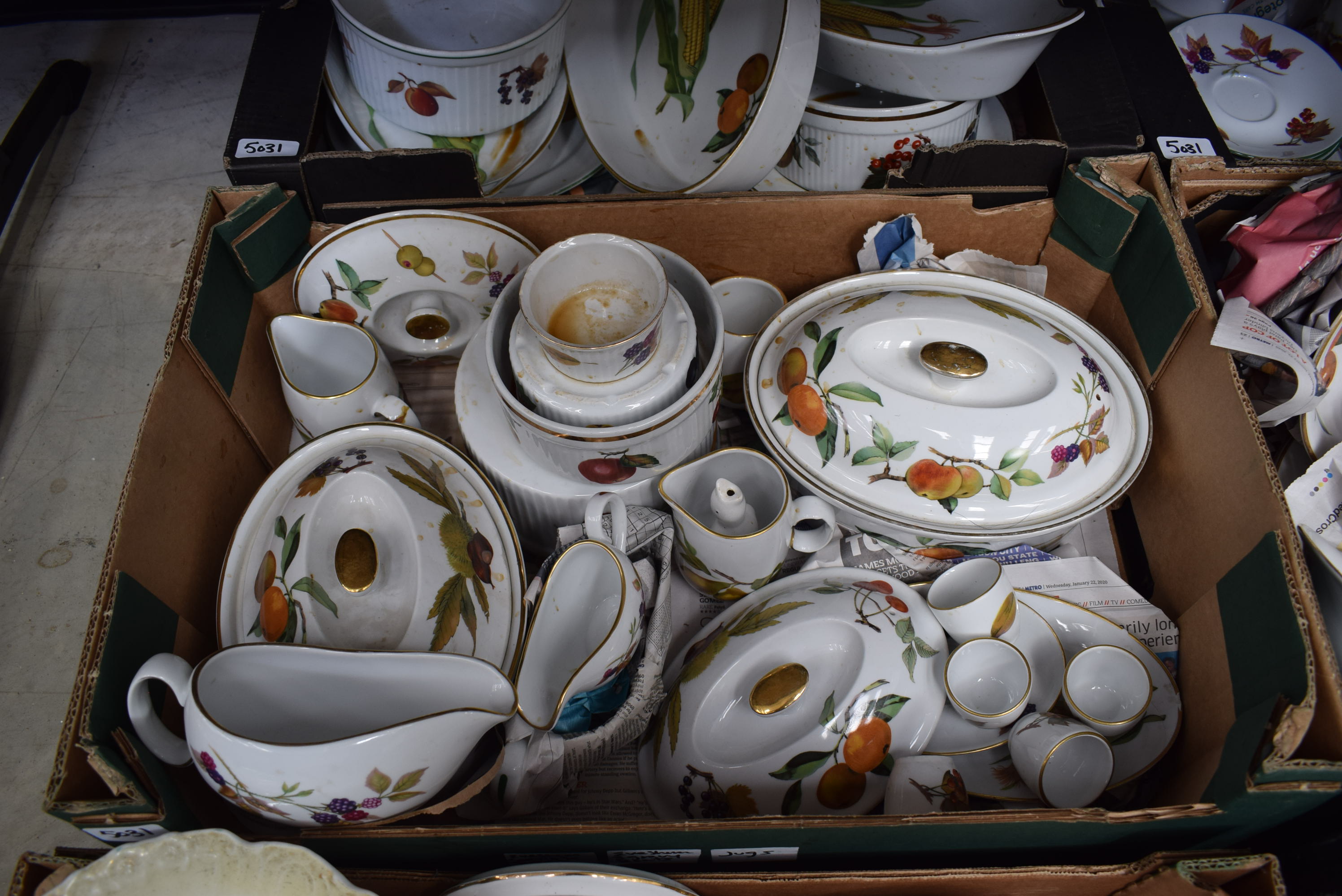 A quantity of part dinner services including Worcester Evesham pattern dinnerware (6 x boxes) - Image 3 of 7