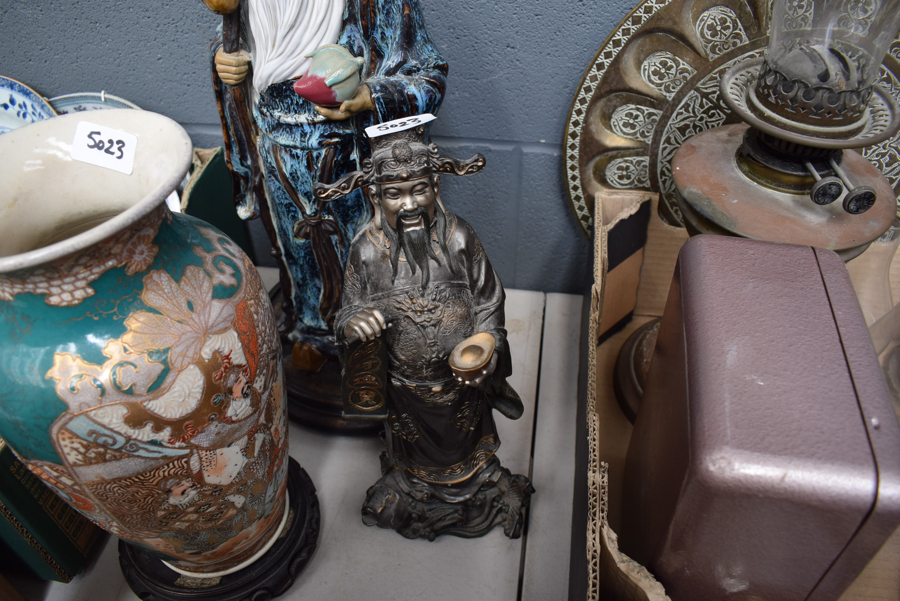 Three Japanese vases and stands and three Oriental figures (6) (af) - Image 3 of 6