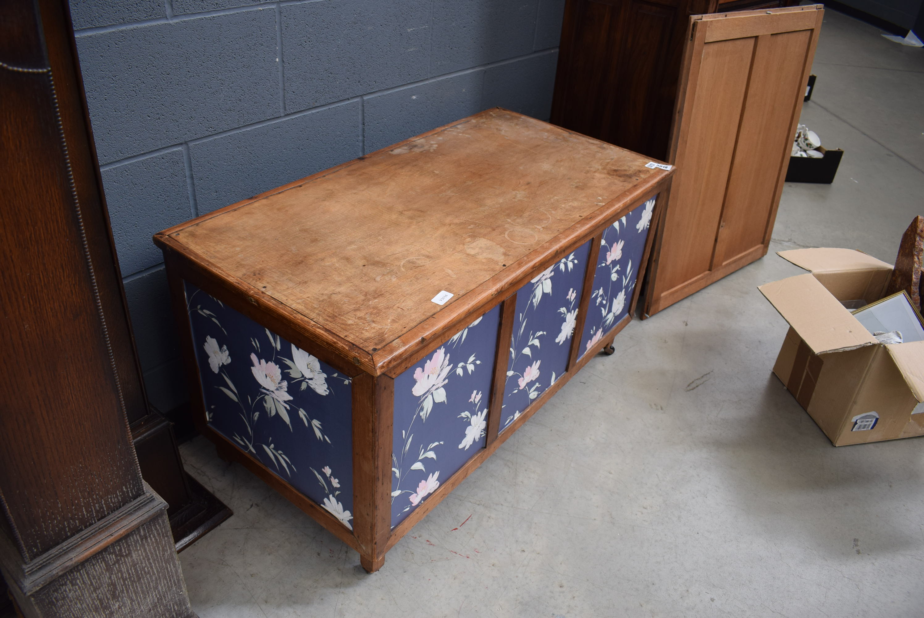5212 A lift top blanket box with floral wallpapered panels - Image 3 of 3